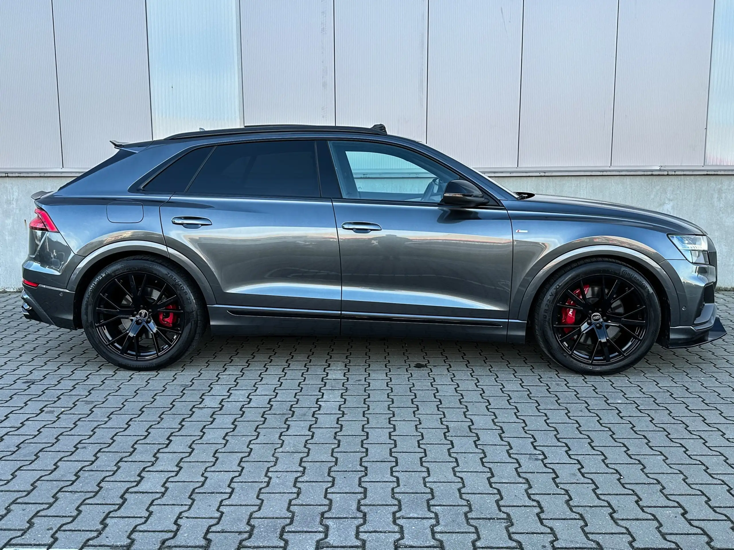 Audi - Q8