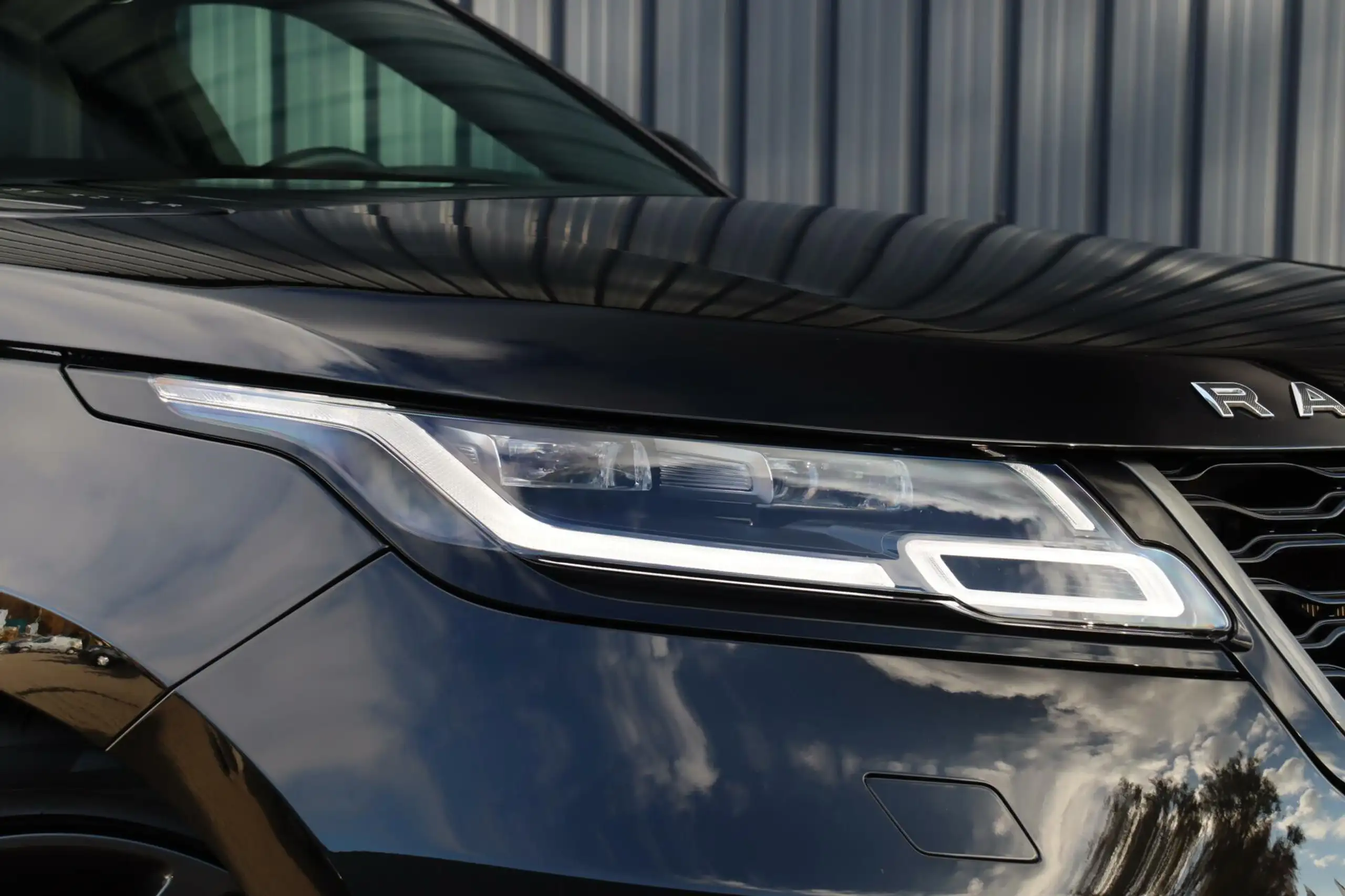 Land Rover - Range Rover Velar