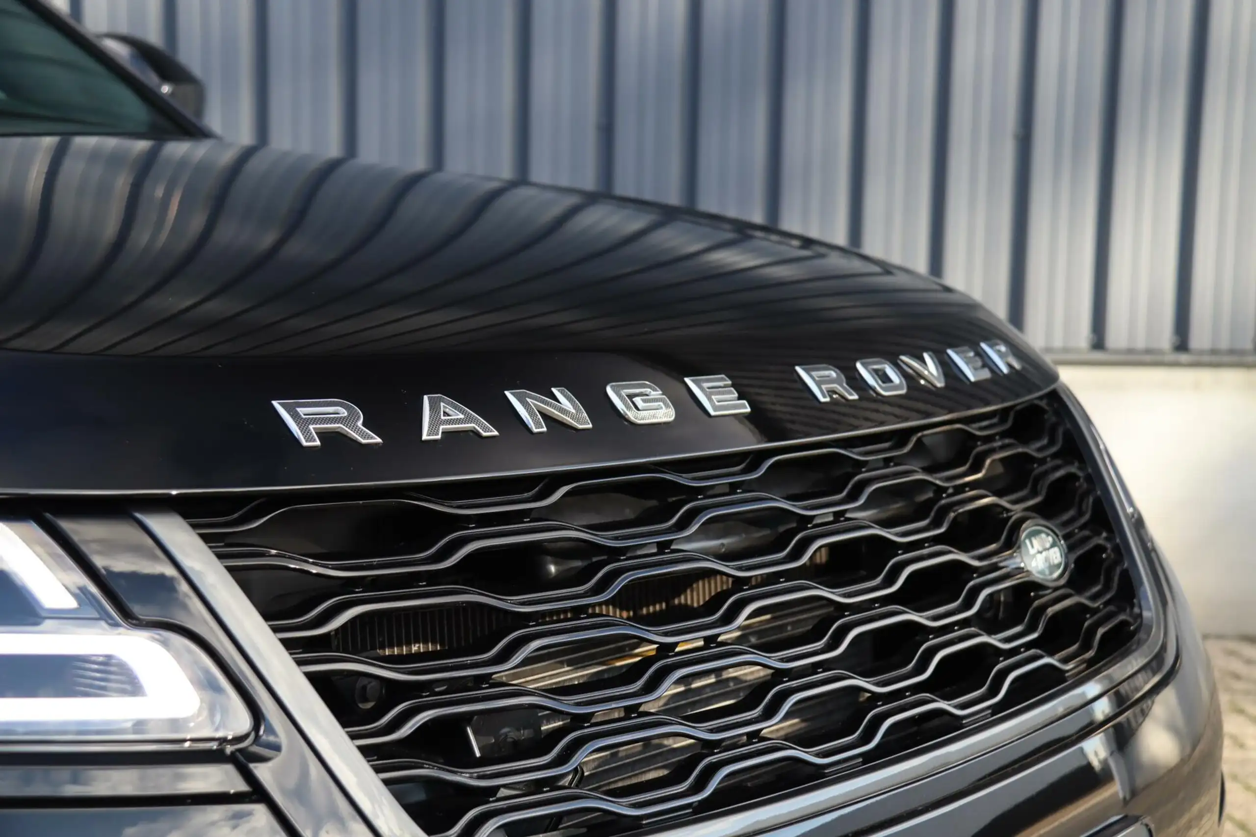 Land Rover - Range Rover Velar