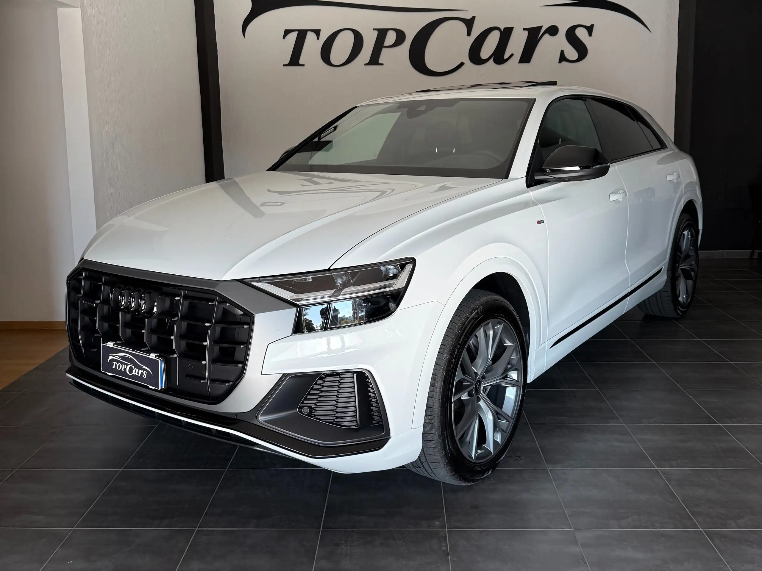 Audi - Q8