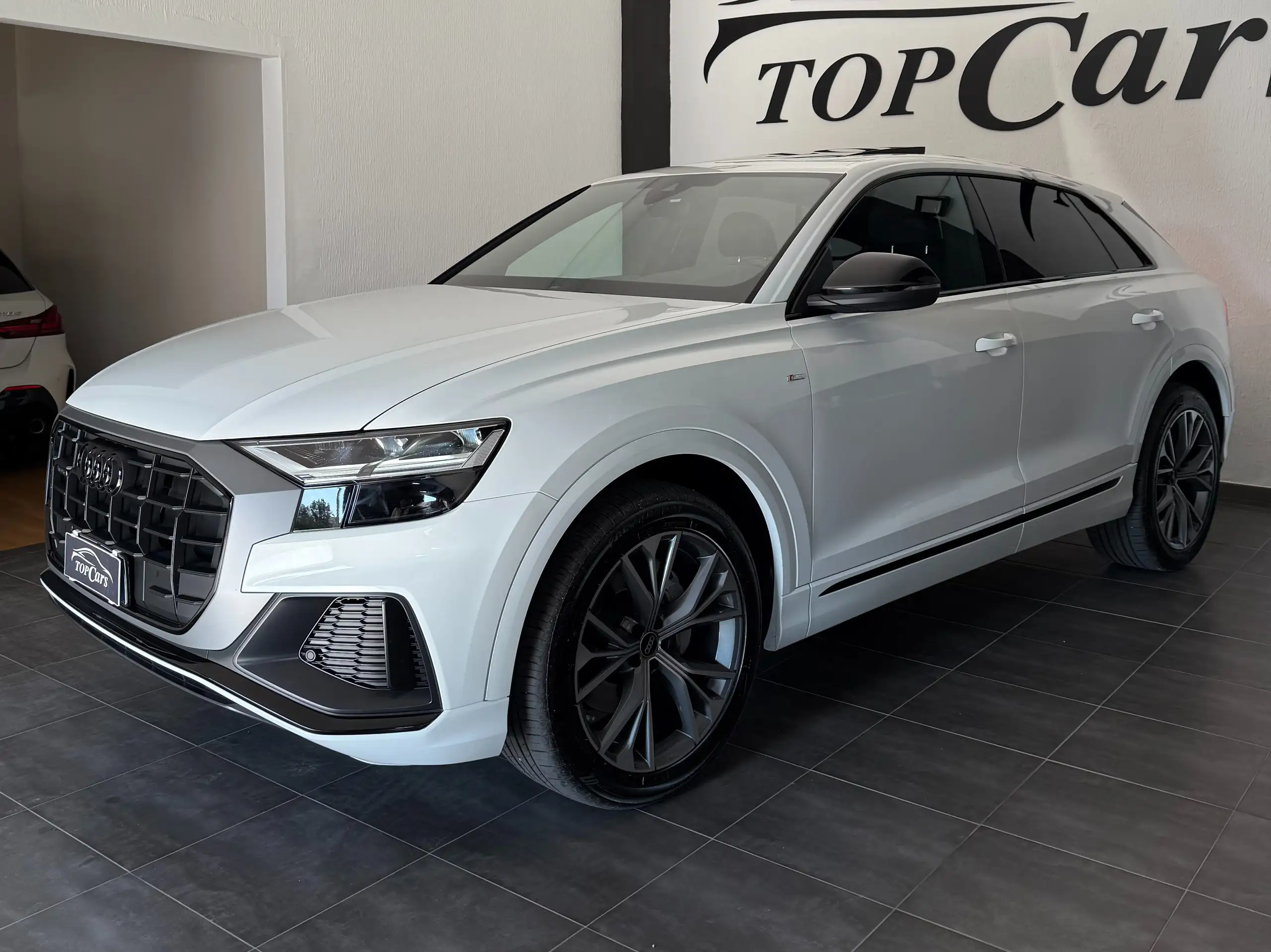 Audi - Q8