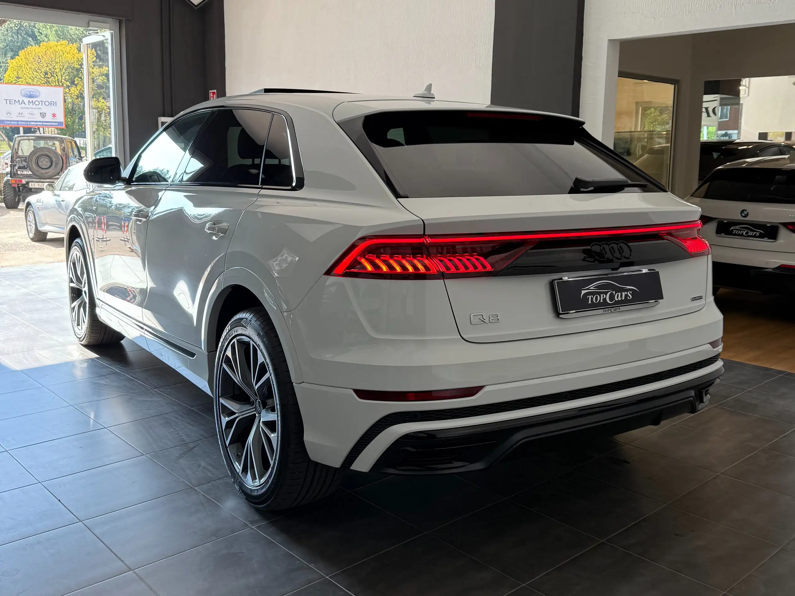 Audi - Q8