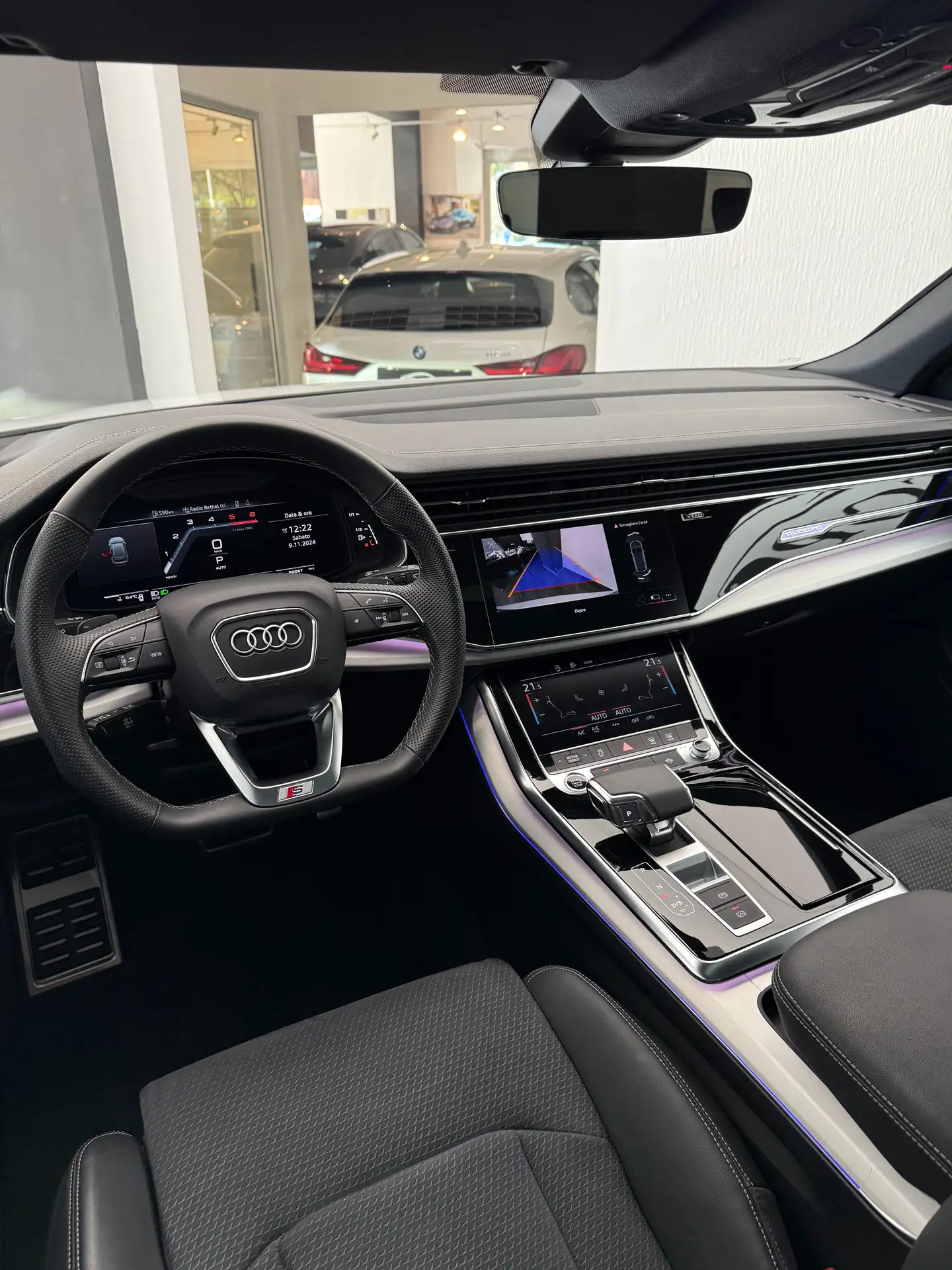 Audi - Q8