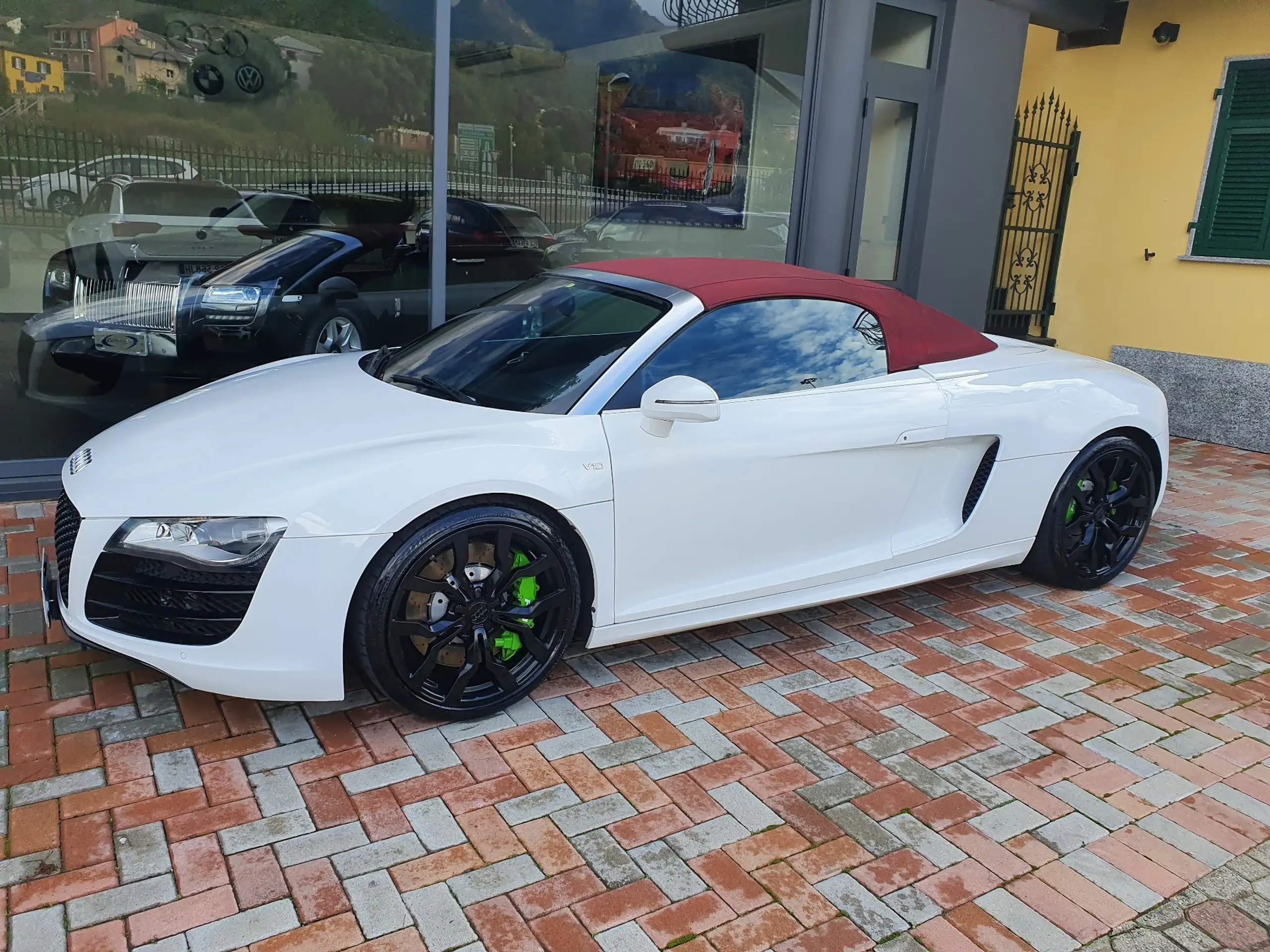 Audi - R8