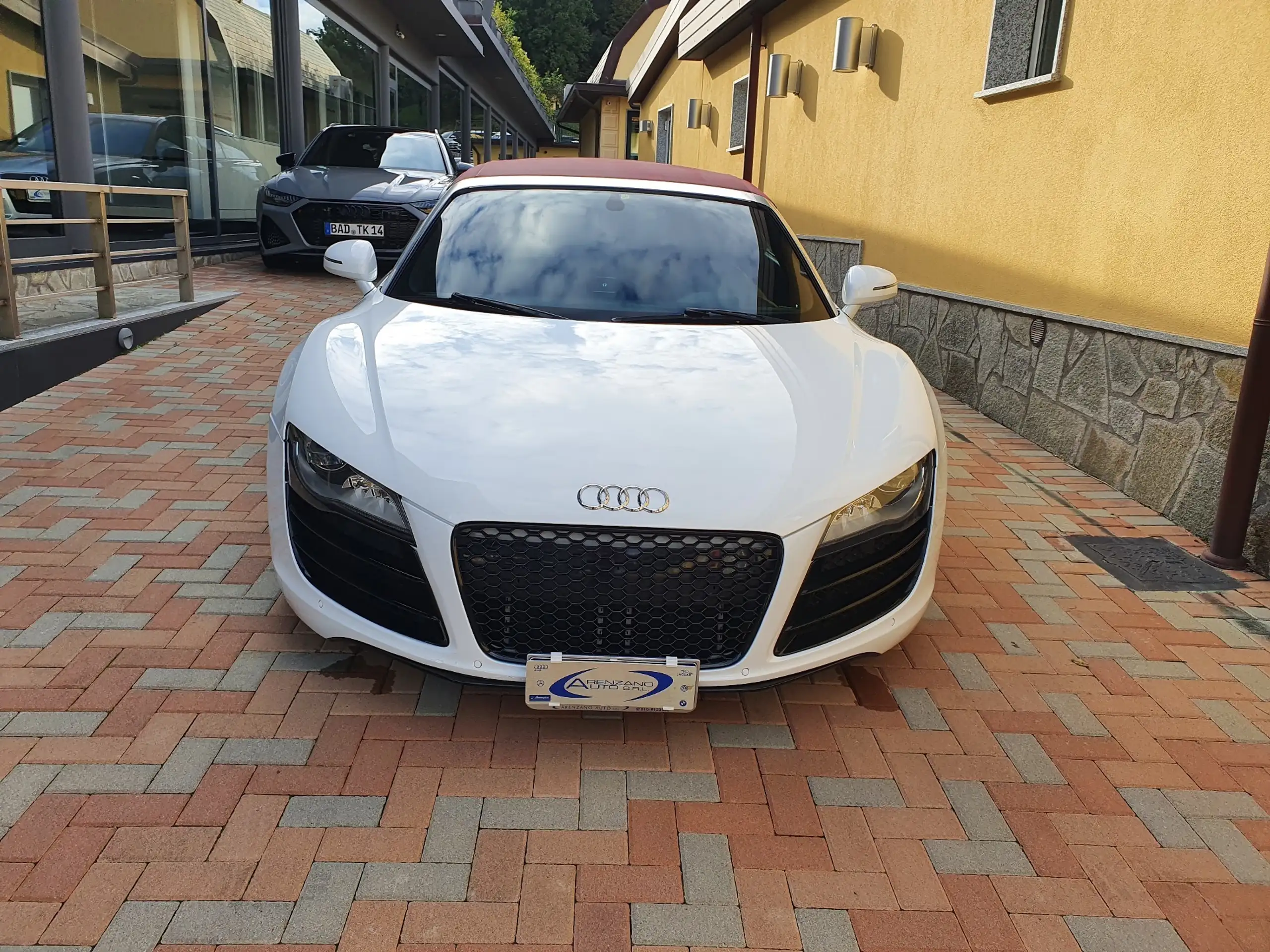 Audi - R8