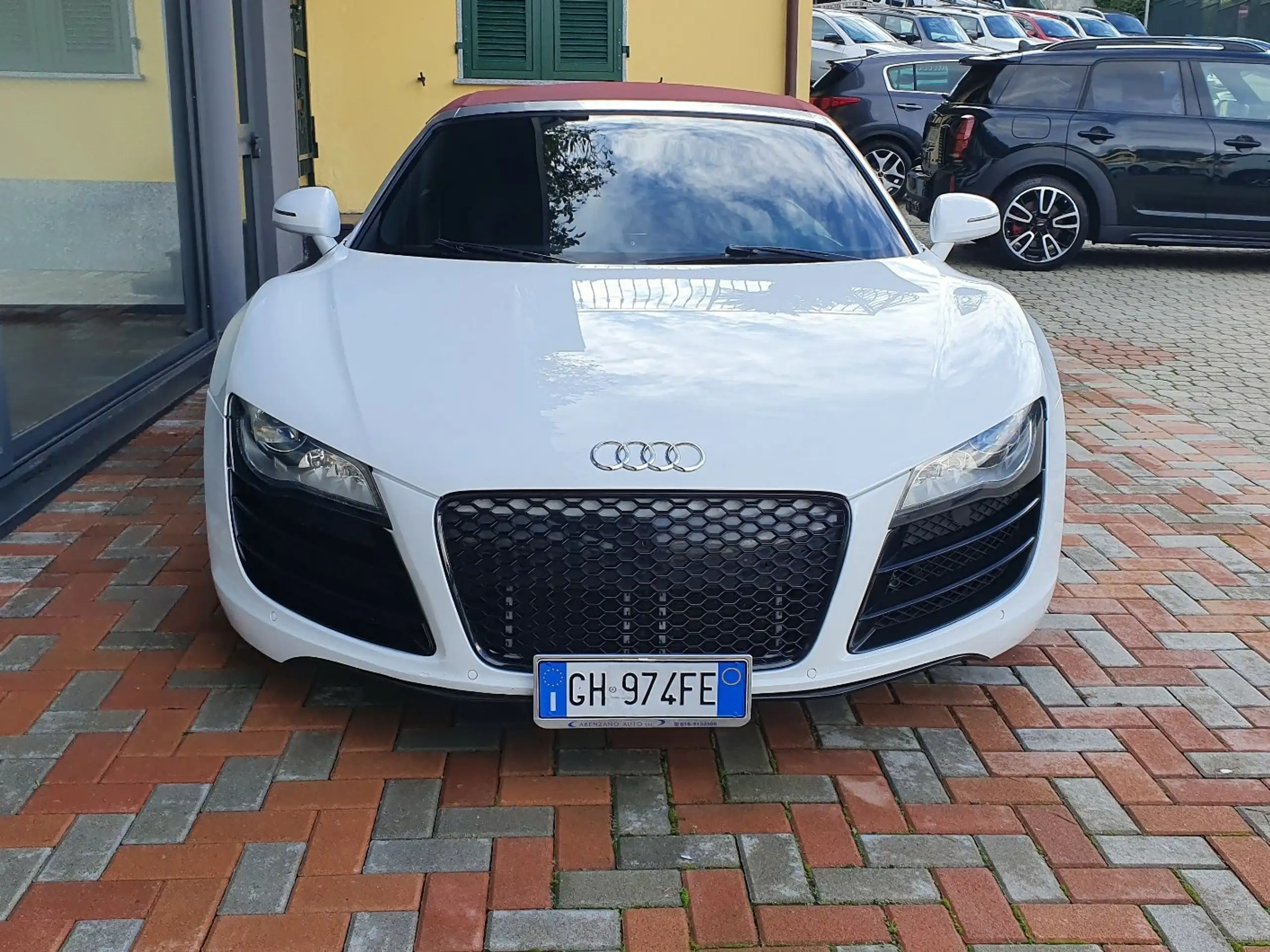 Audi - R8