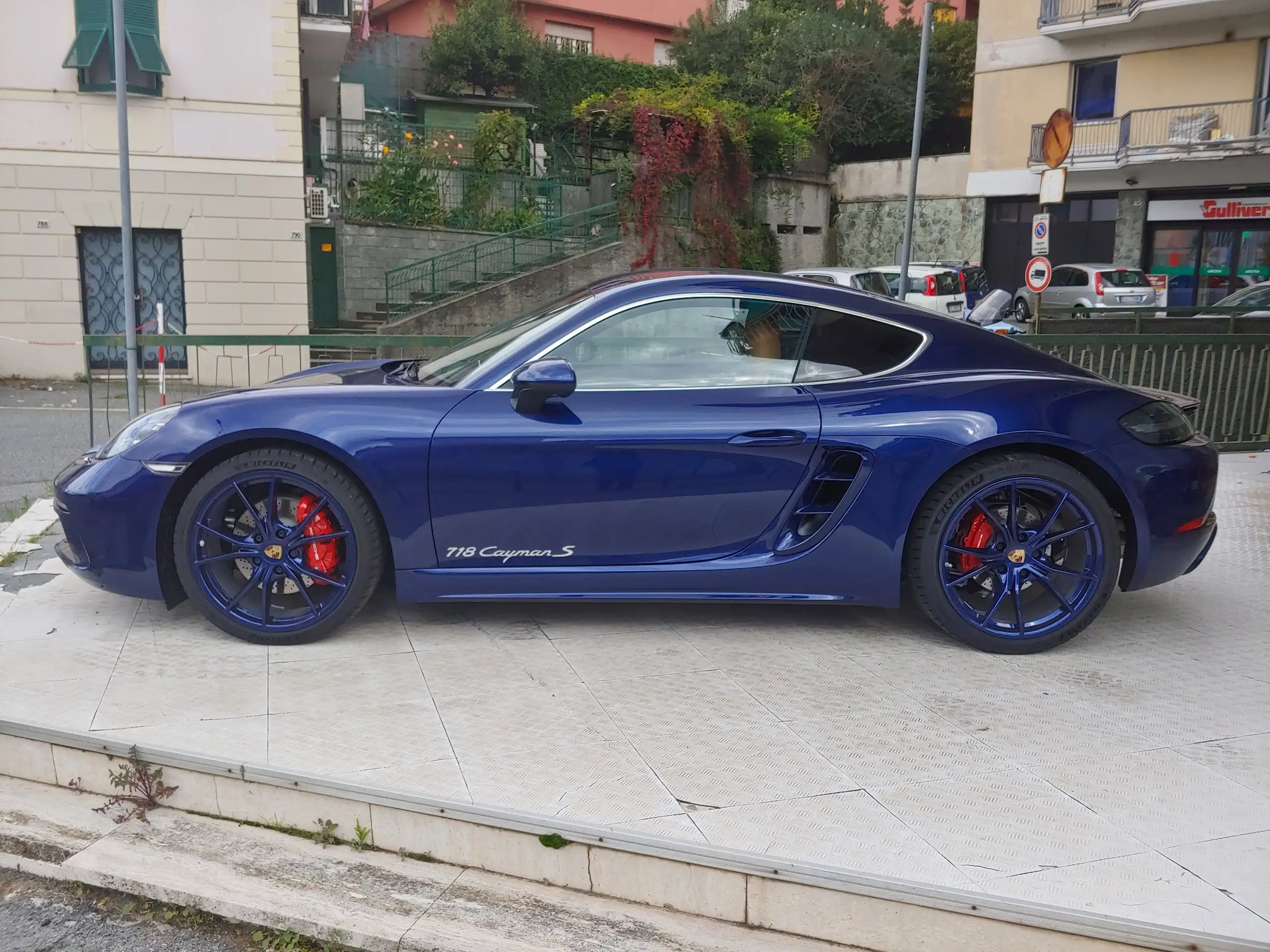 Porsche - Cayman