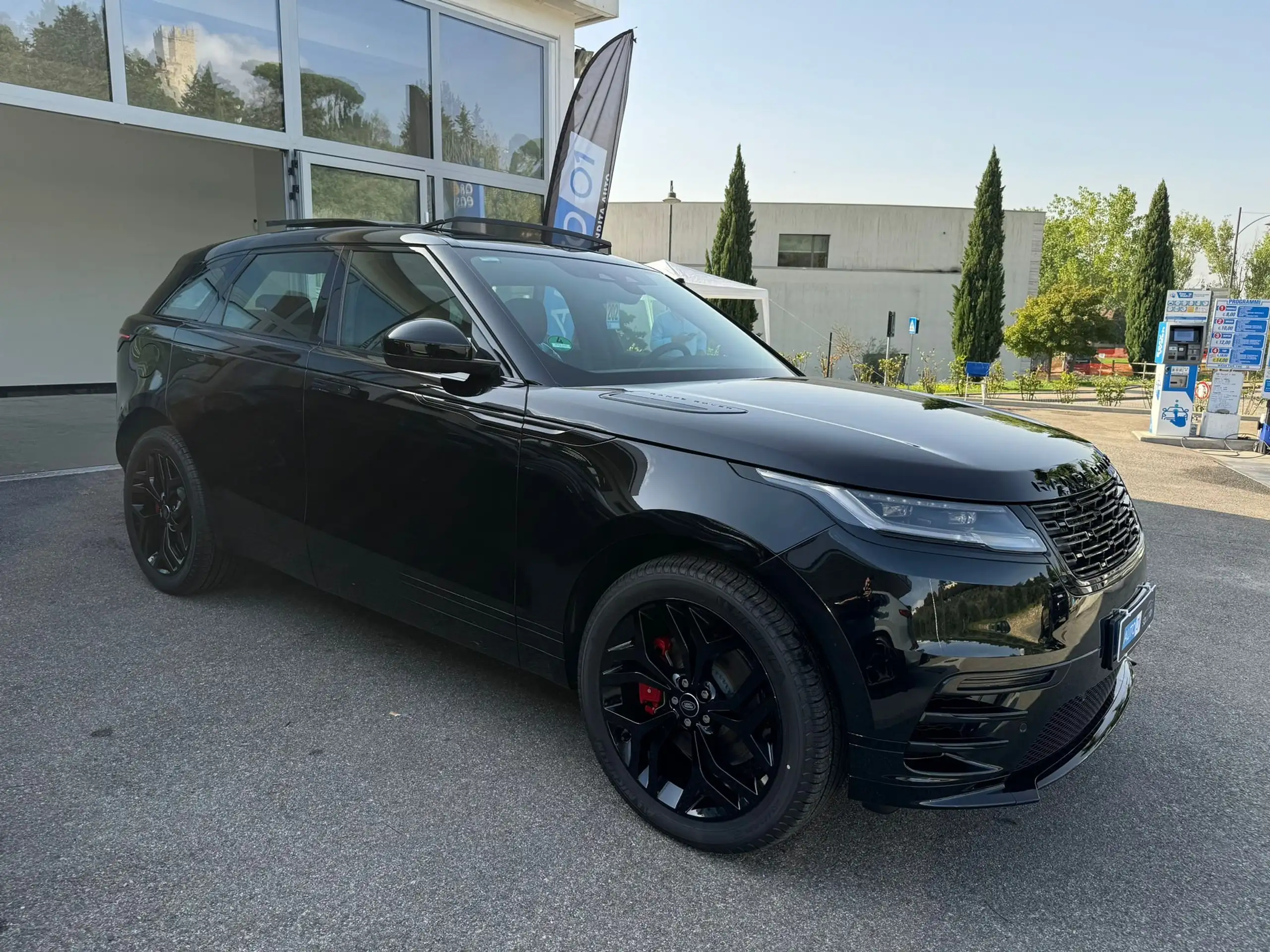 Land Rover - Range Rover Velar