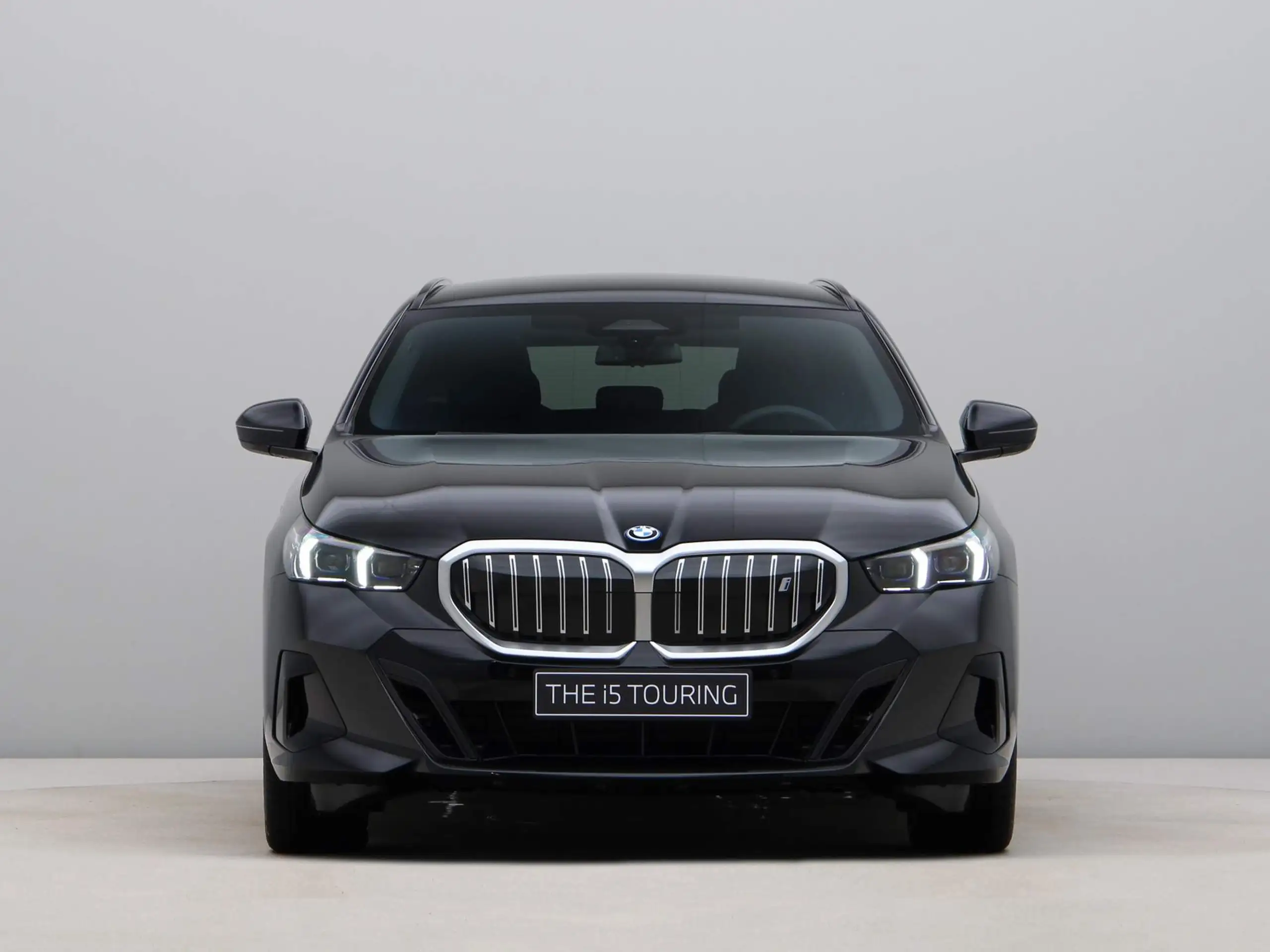 BMW - i5