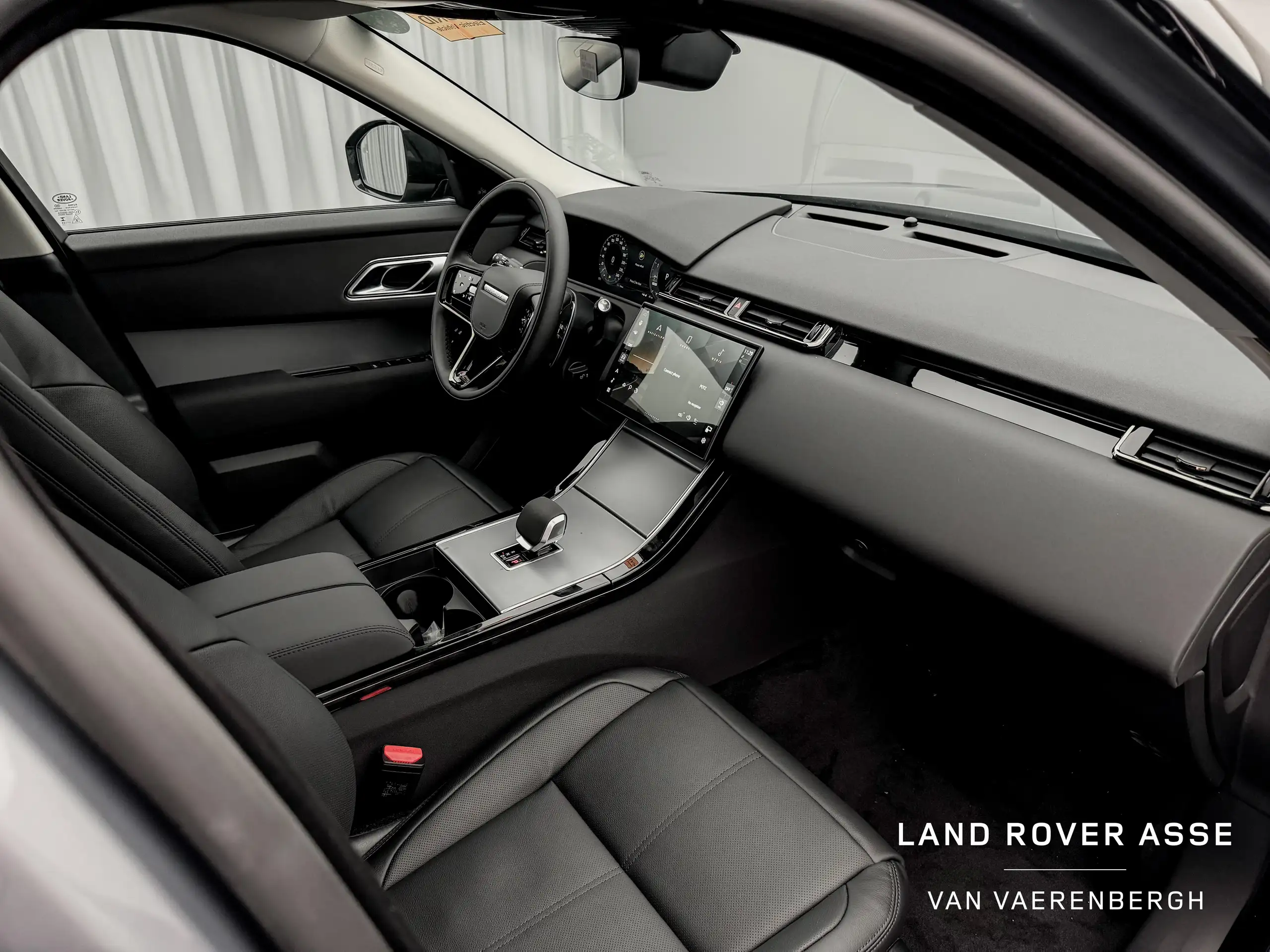 Land Rover - Range Rover Velar