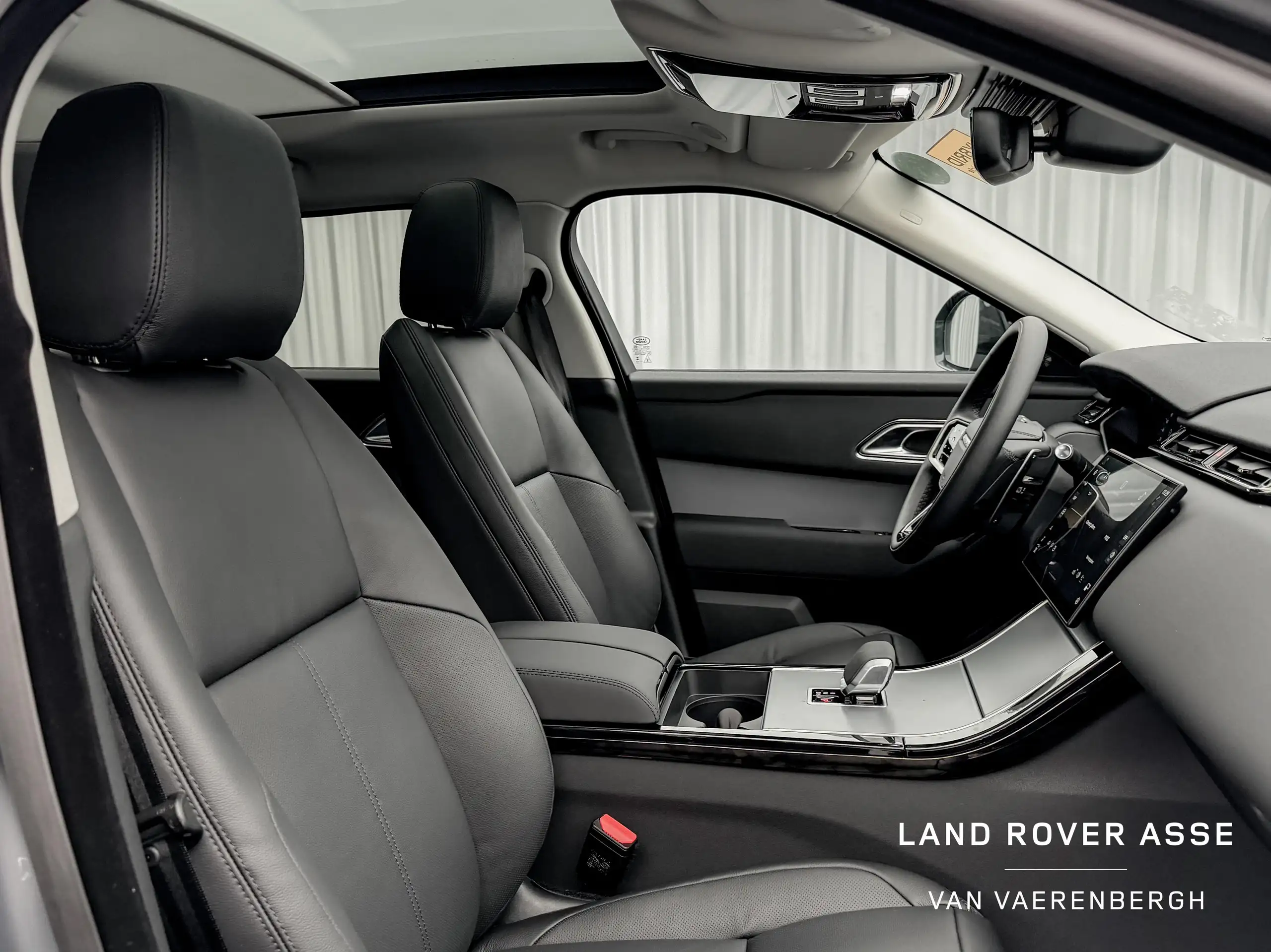 Land Rover - Range Rover Velar