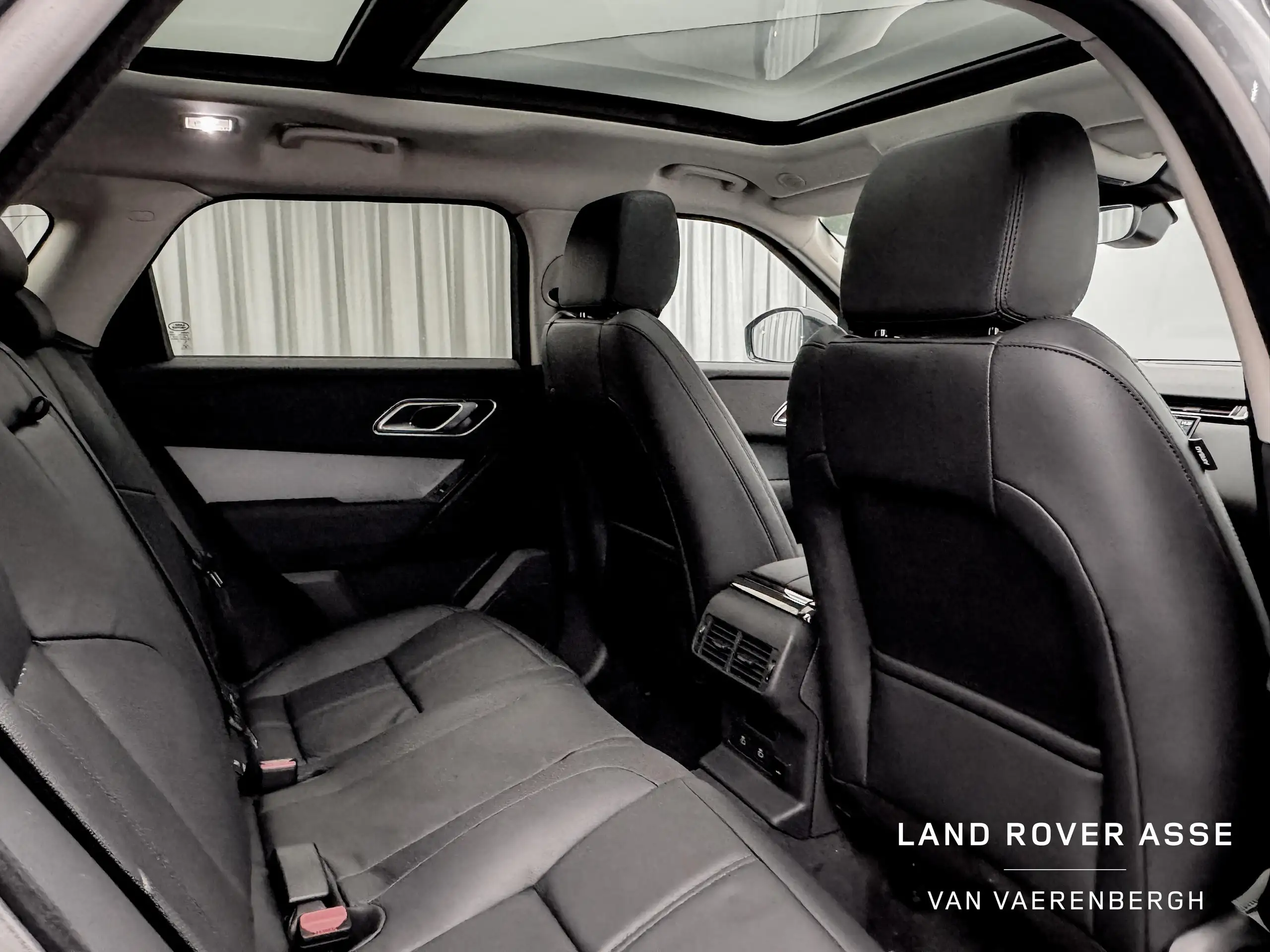 Land Rover - Range Rover Velar