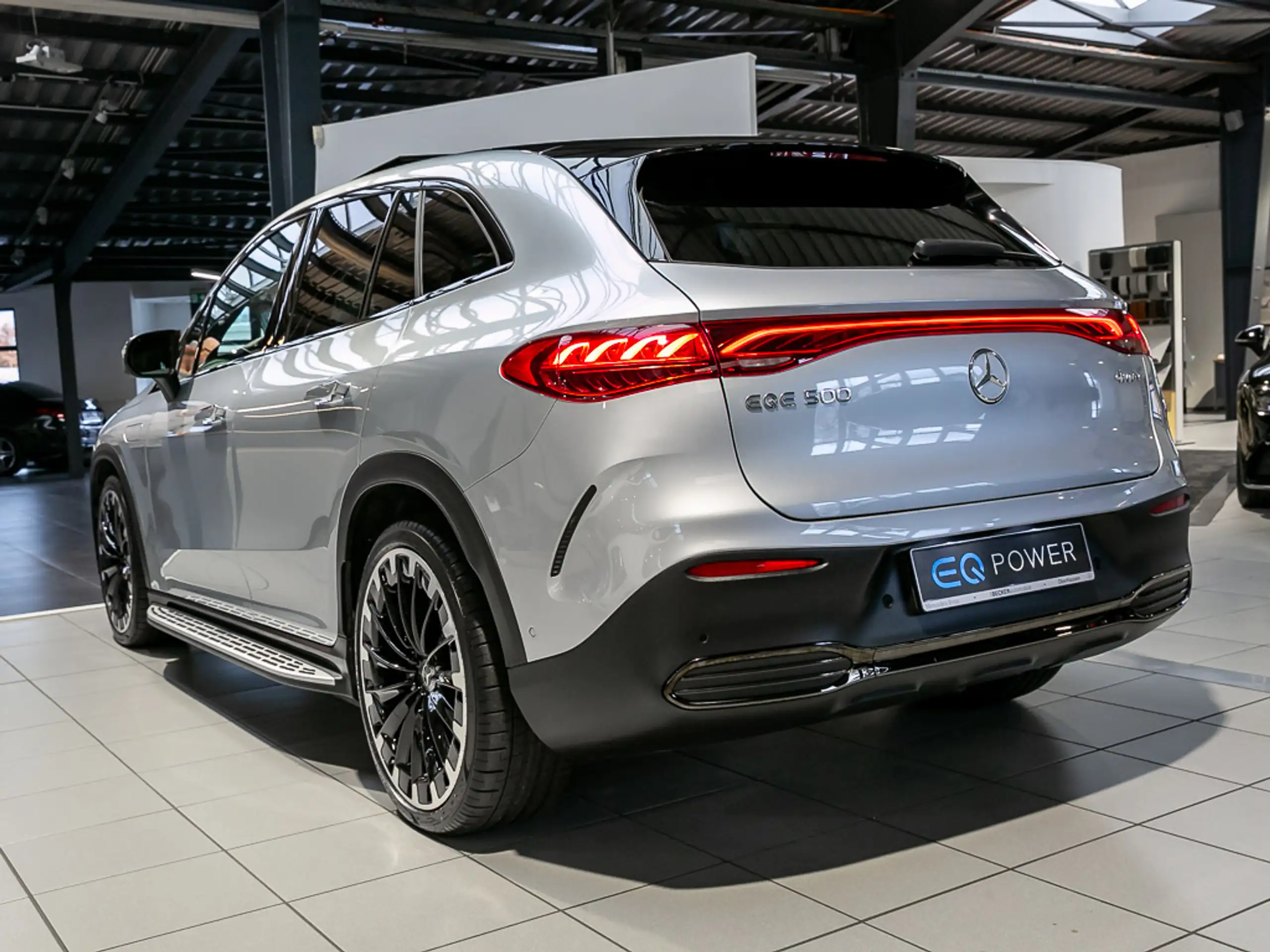 Mercedes-Benz - EQE SUV