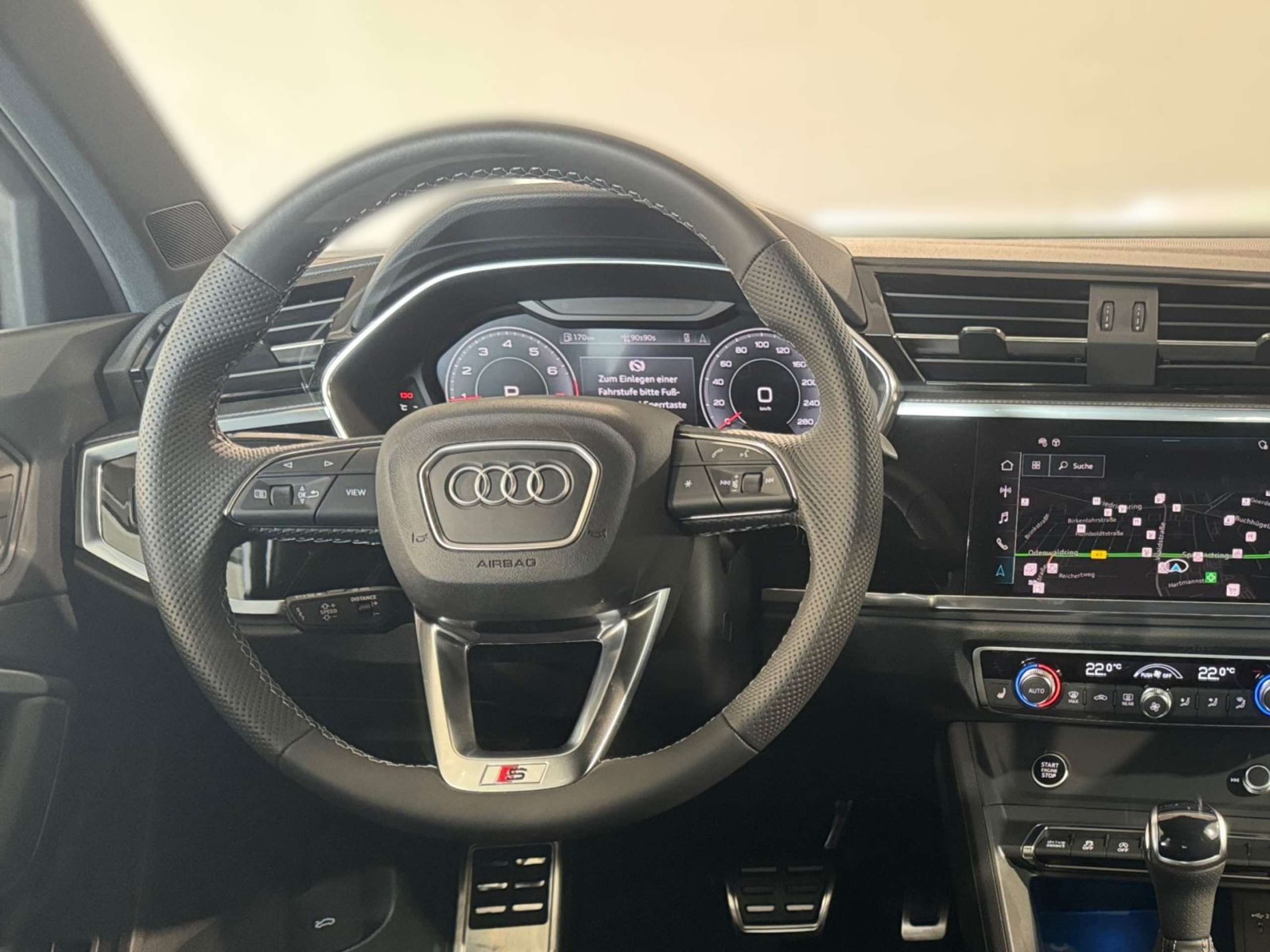 Audi - Q3