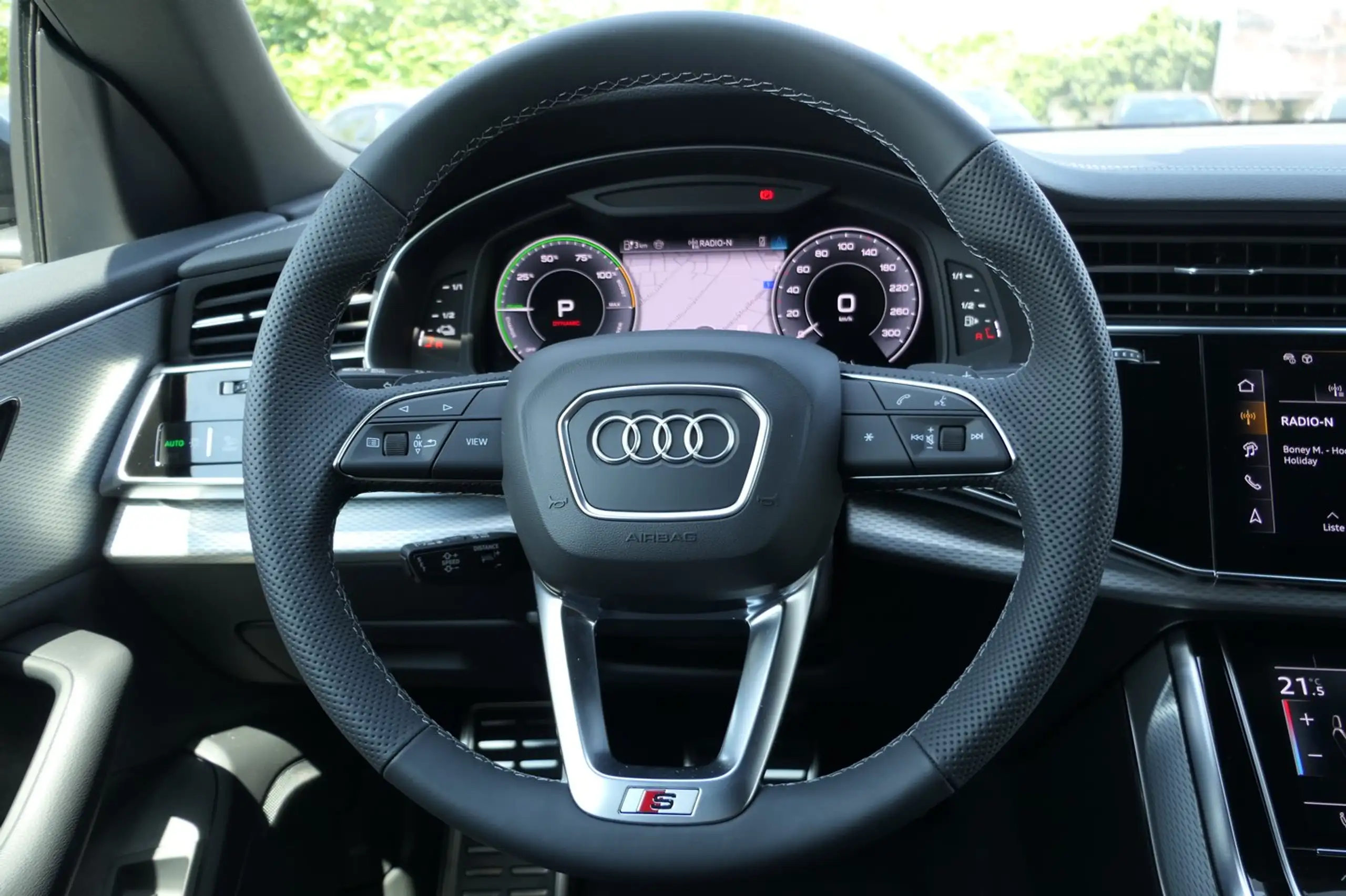 Audi - Q8