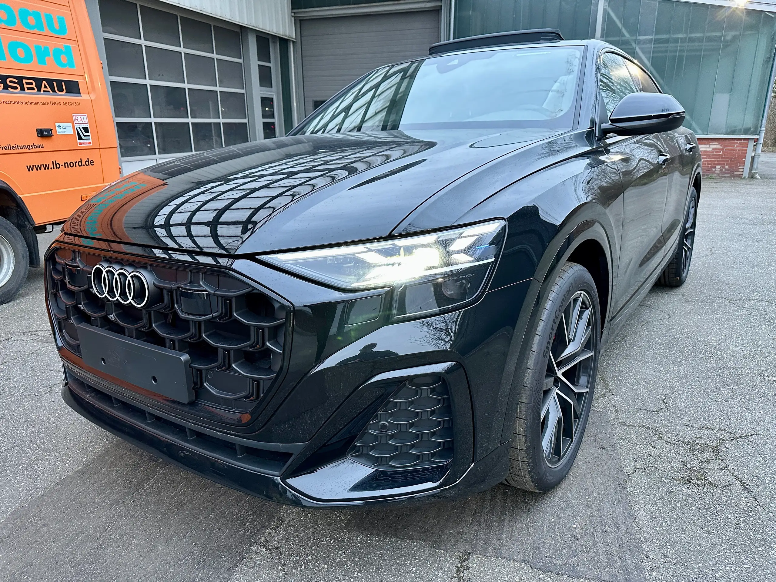 Audi - Q8