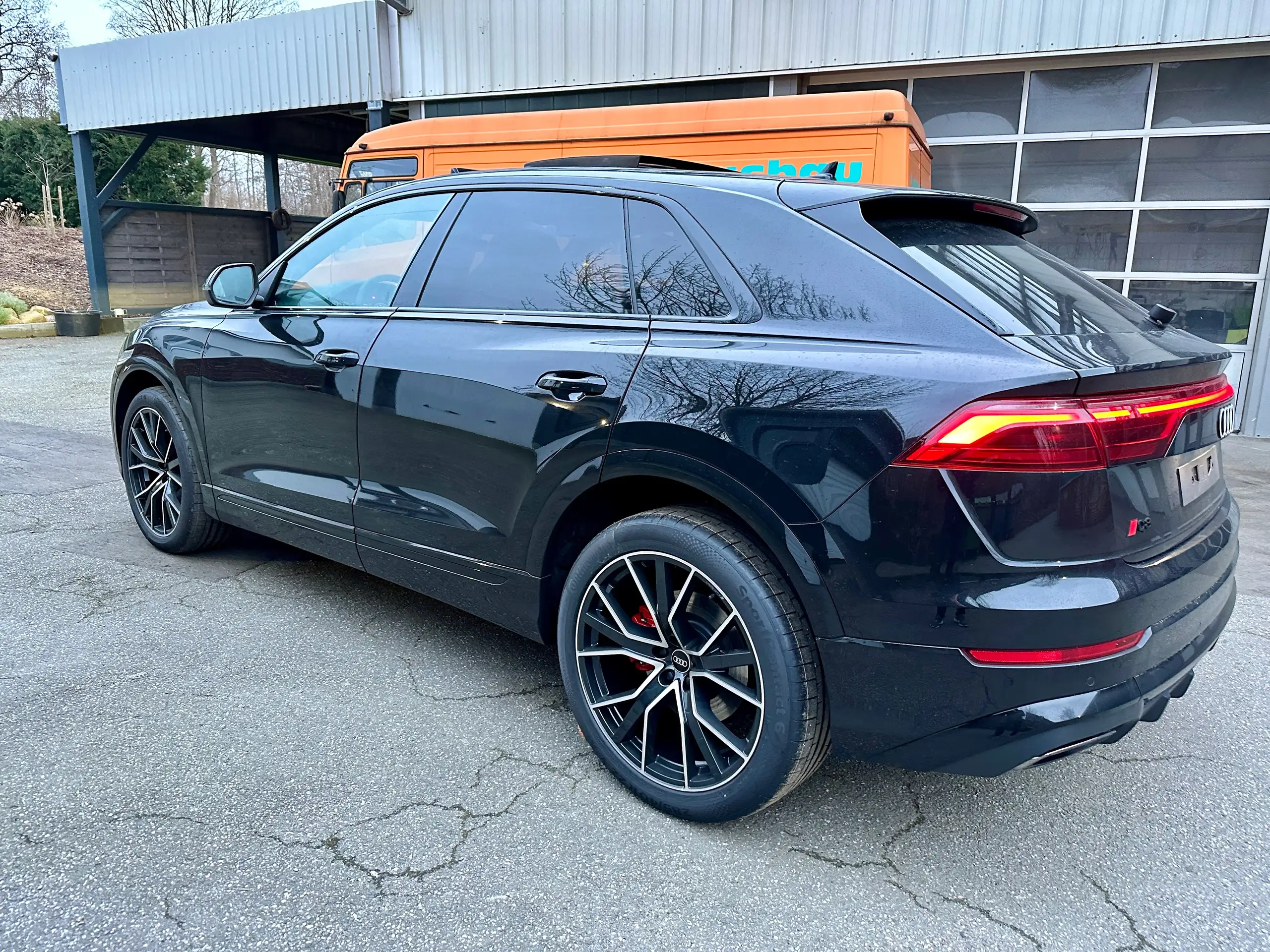 Audi - Q8