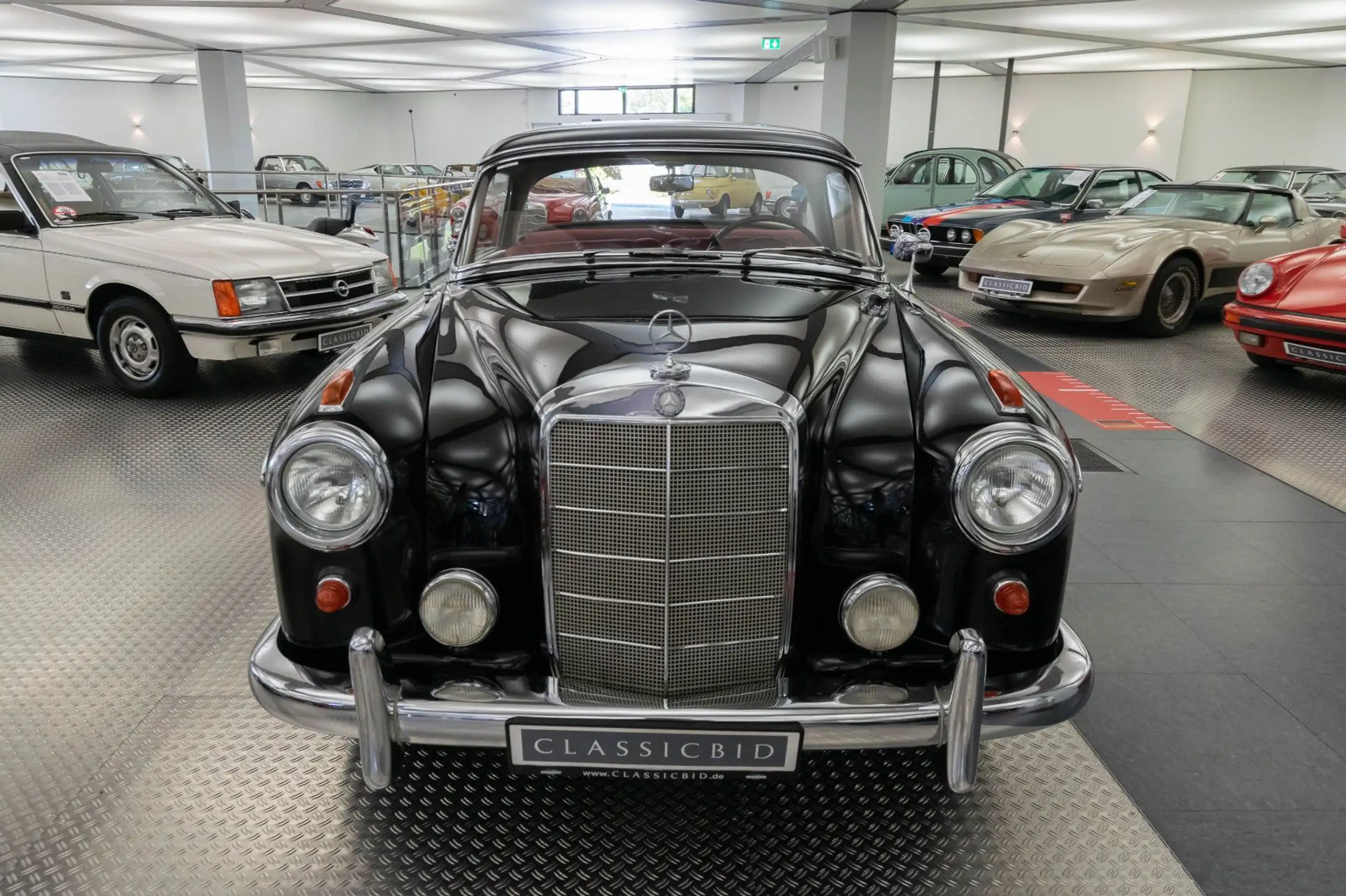 Mercedes-Benz - 220