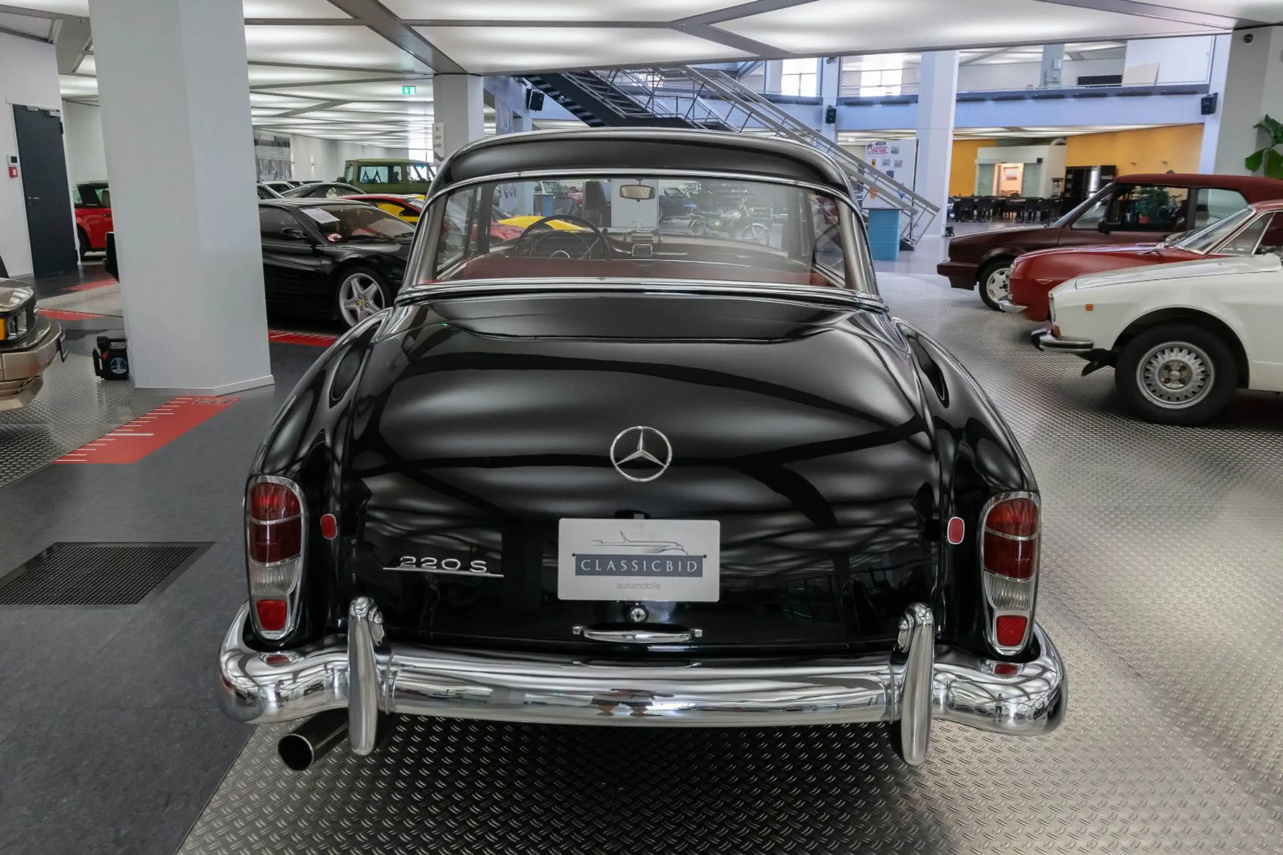 Mercedes-Benz - 220