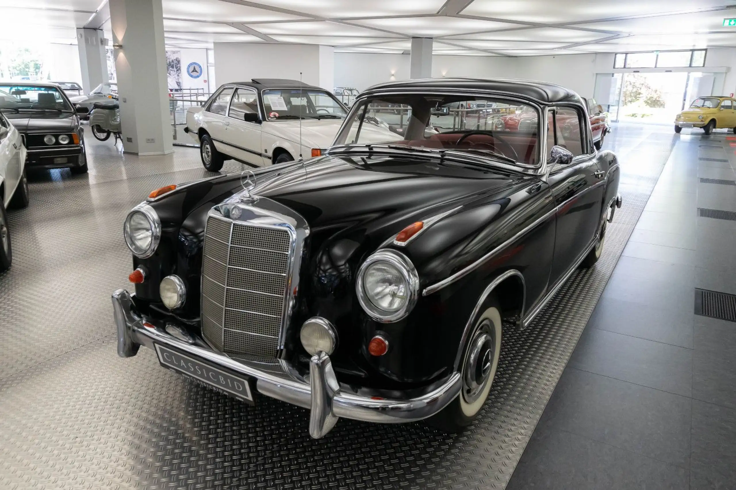 Mercedes-Benz - 220