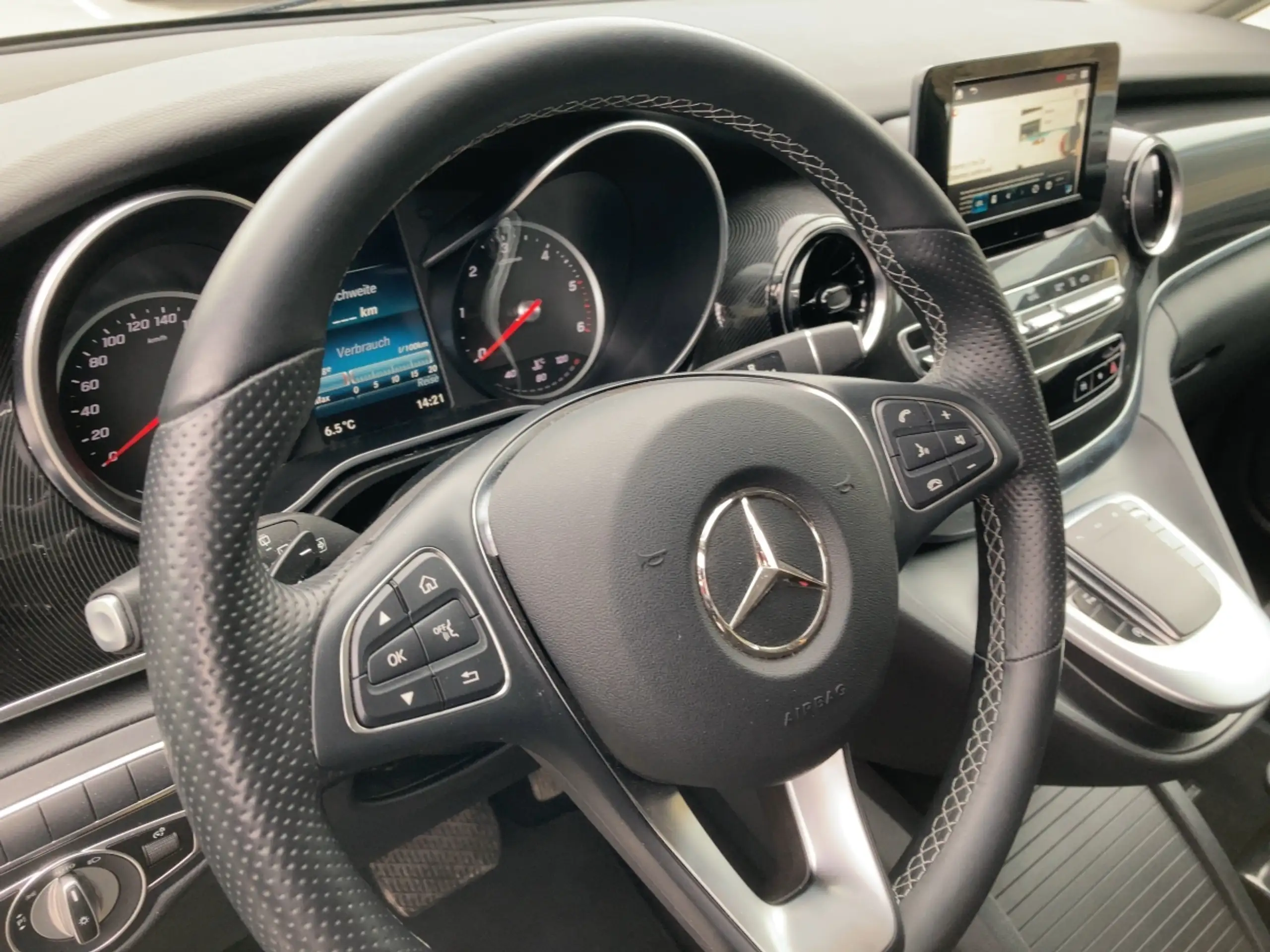 Mercedes-Benz - V 250