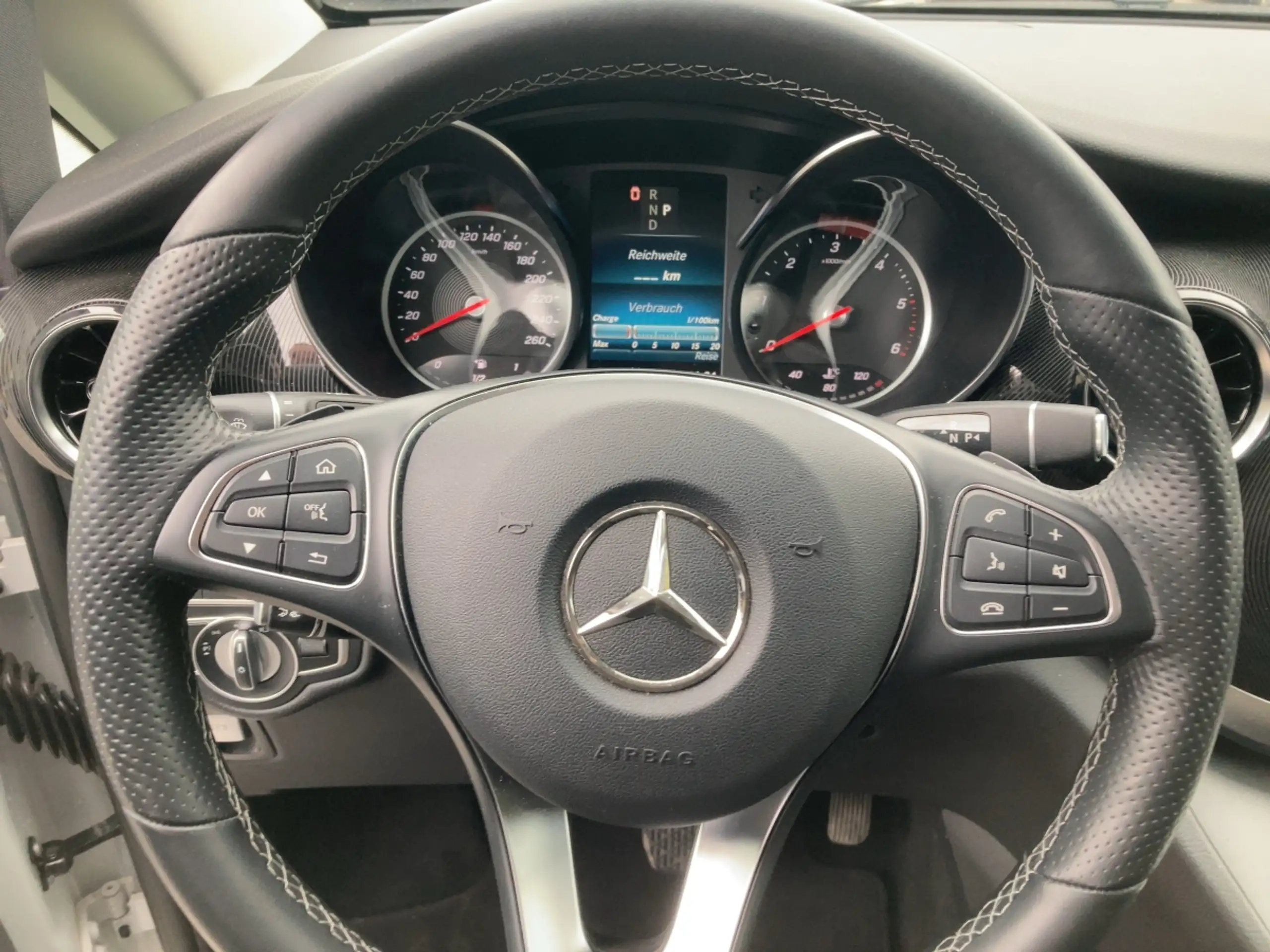 Mercedes-Benz - V 250