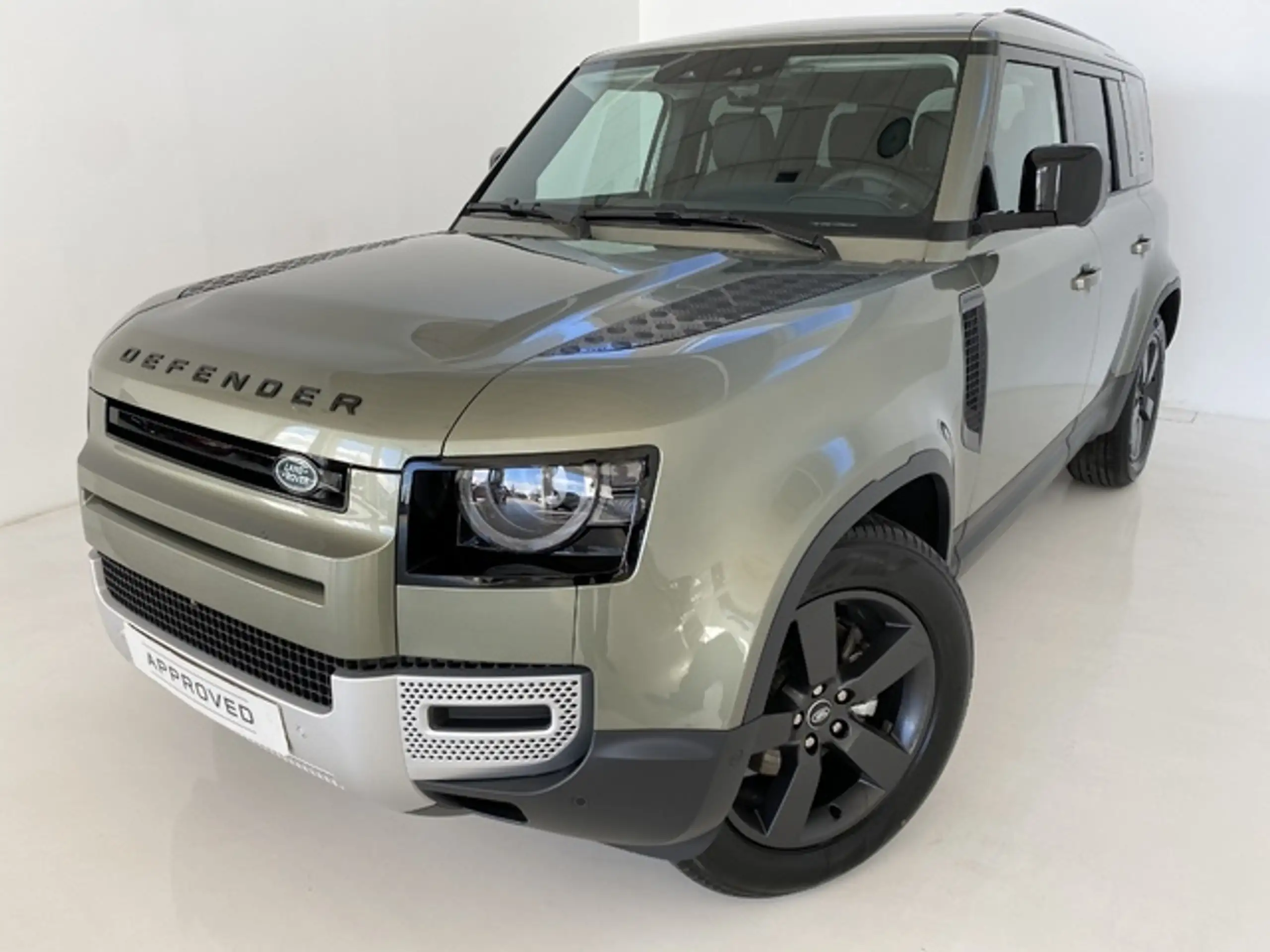 Land Rover Defender 2024