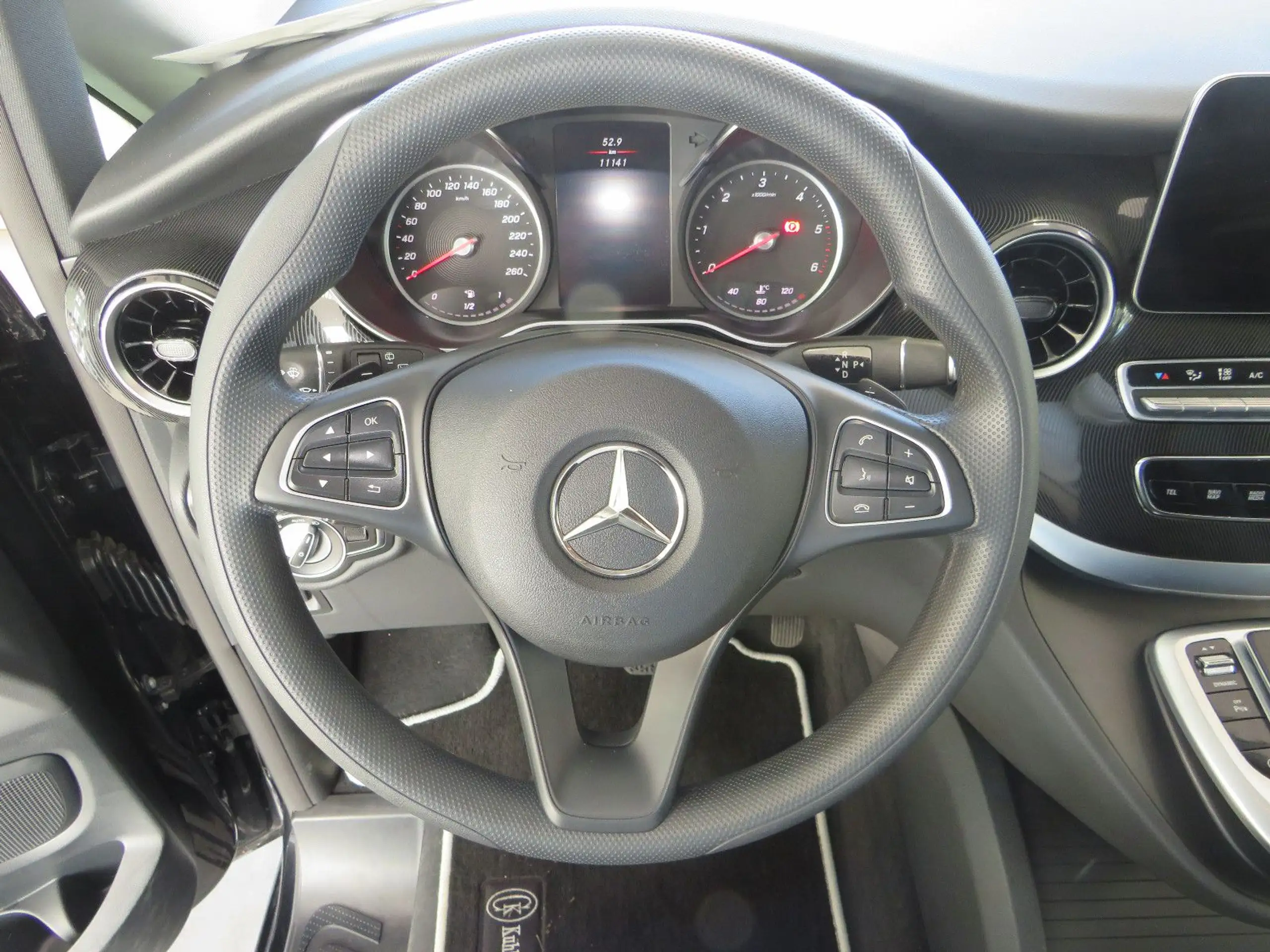 Mercedes-Benz - V 250