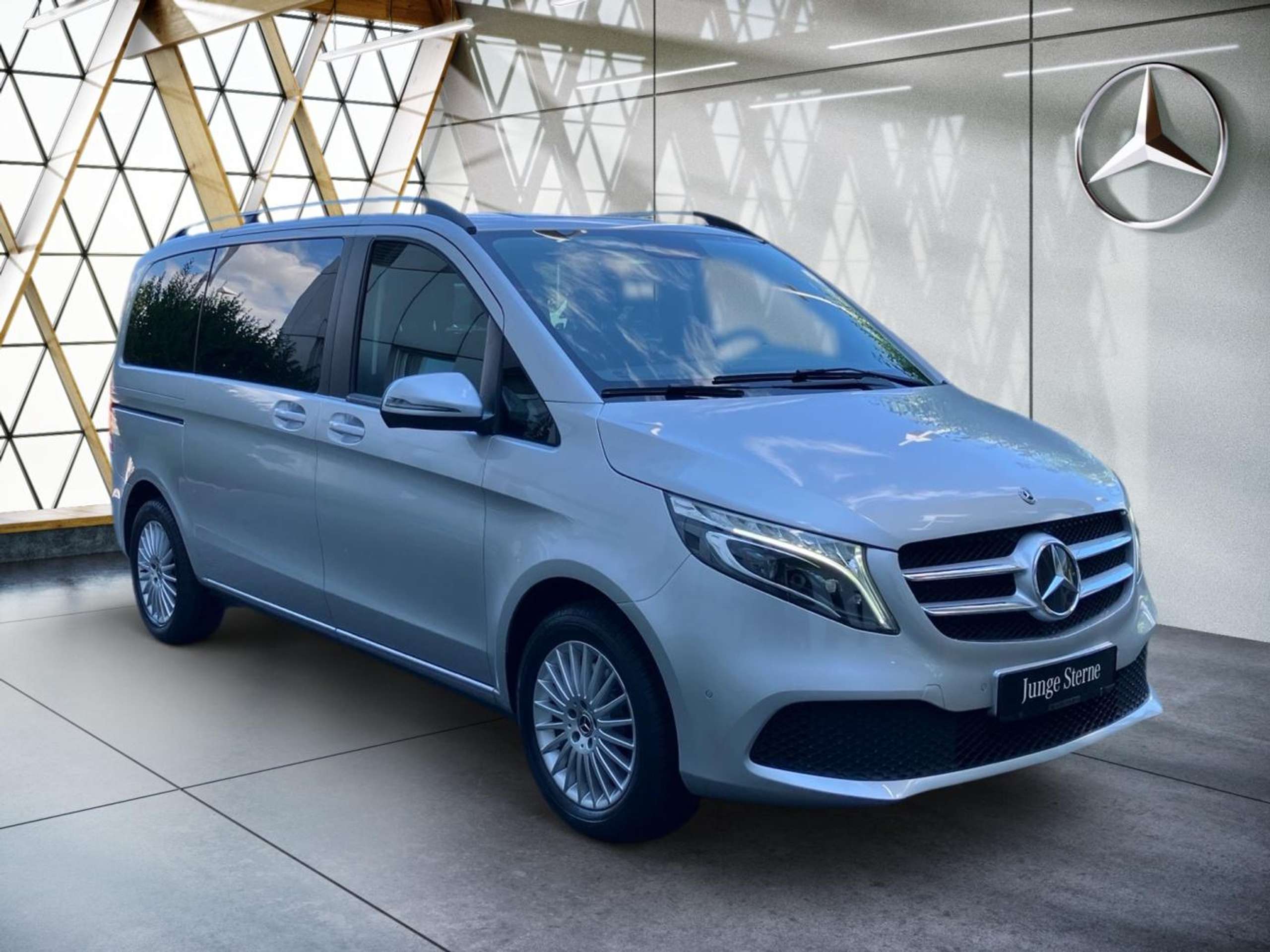 Mercedes-Benz - V 250