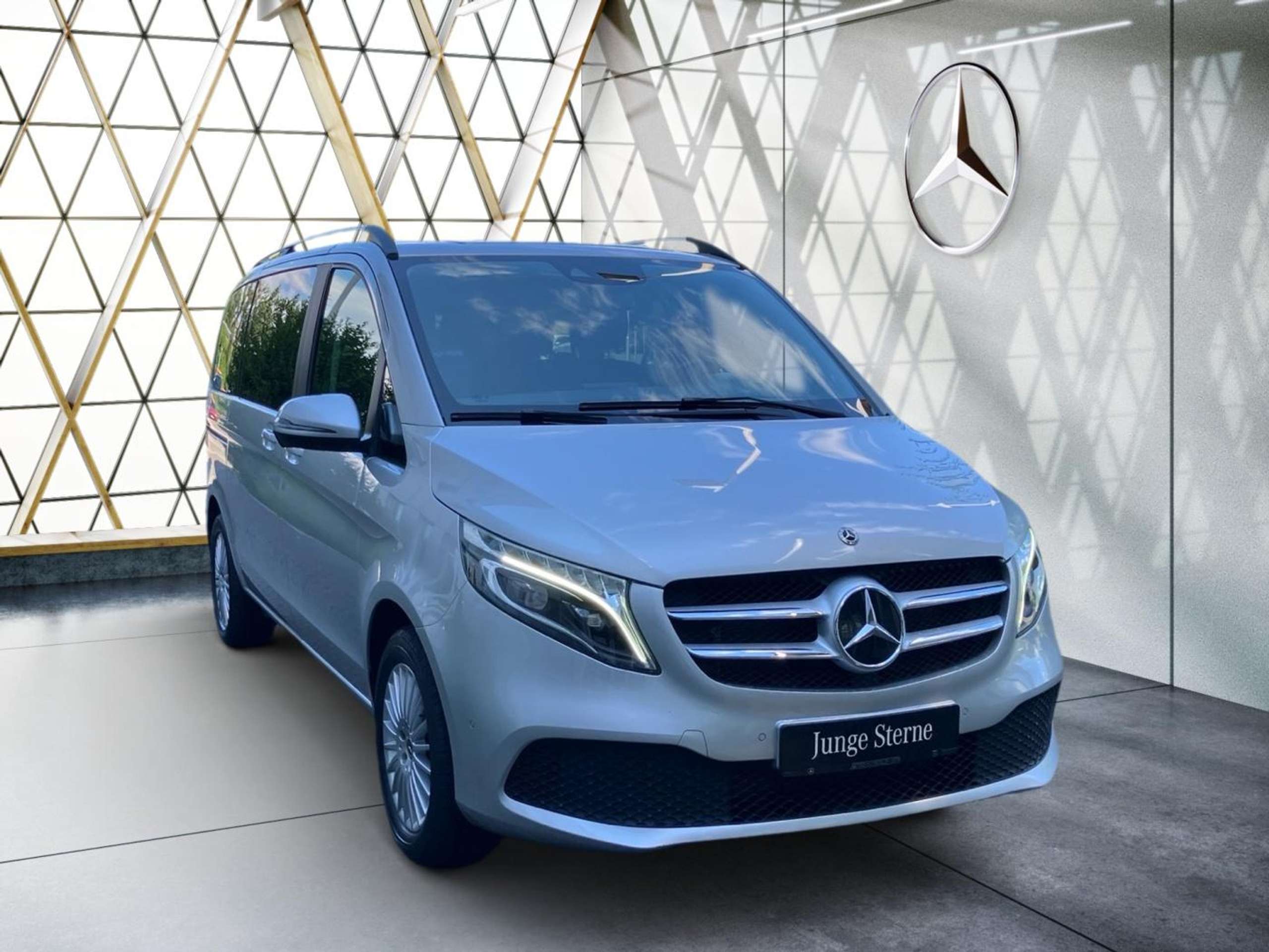 Mercedes-Benz - V 250