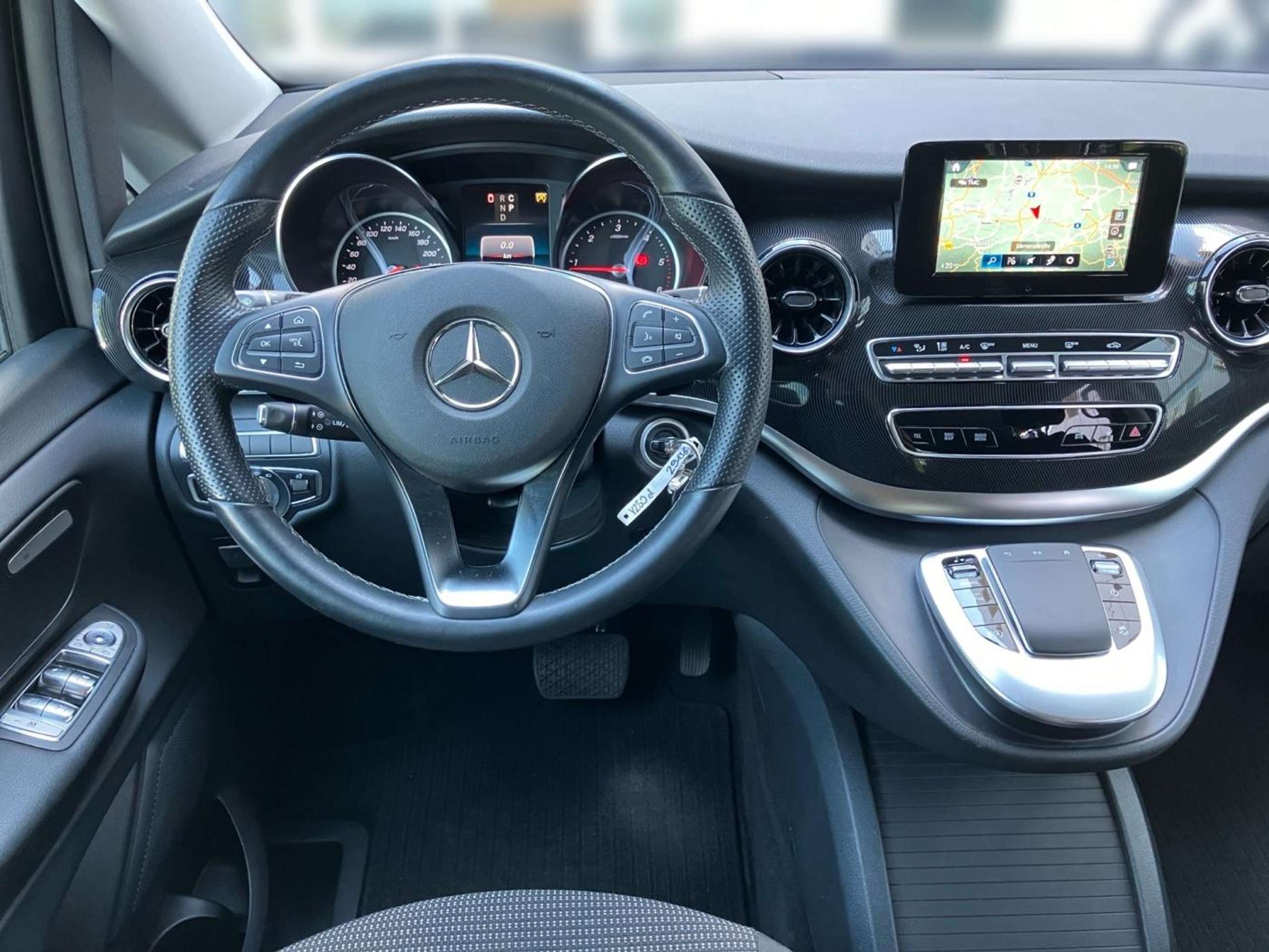 Mercedes-Benz - V 250