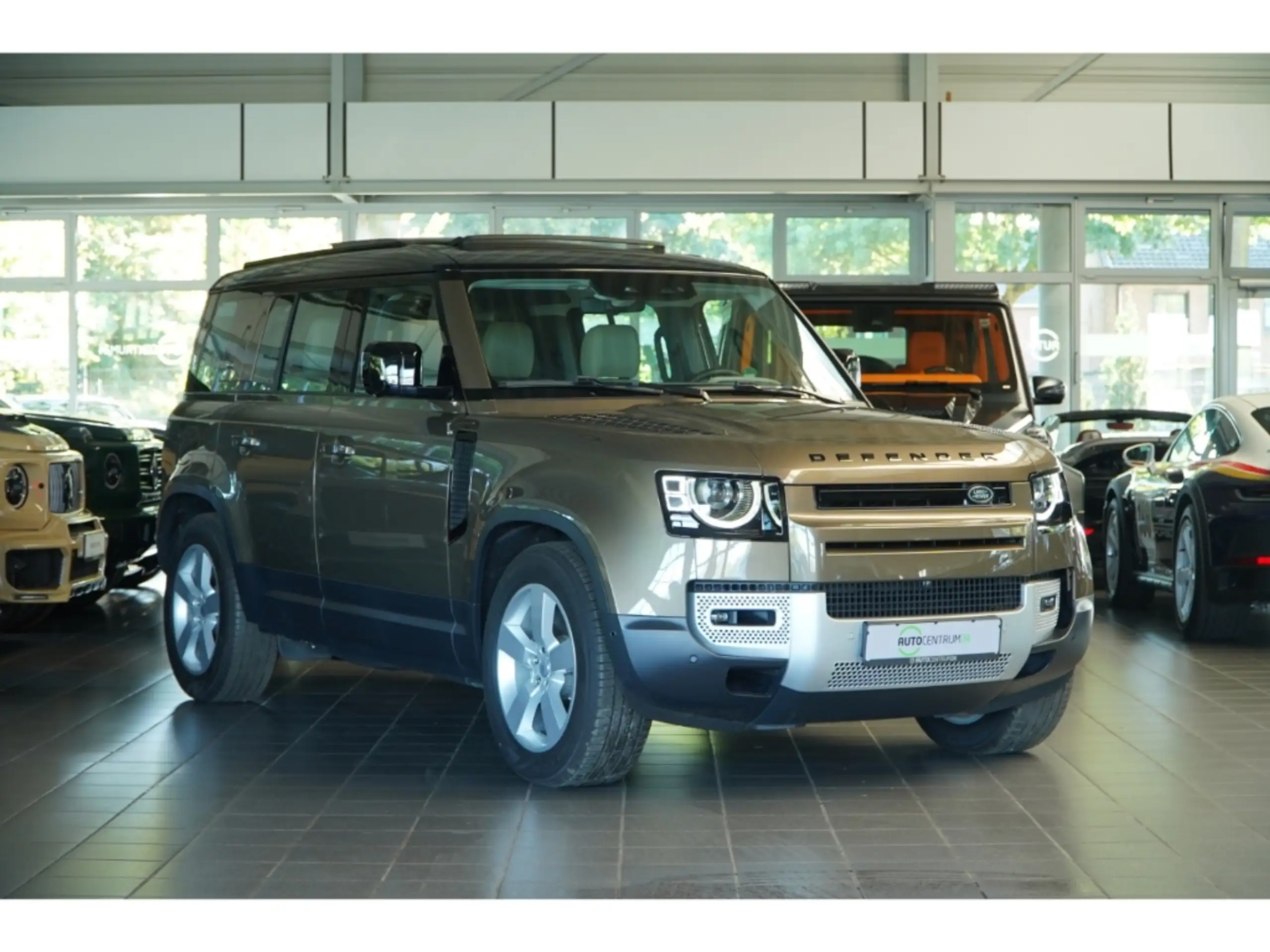 Land Rover Defender 2024