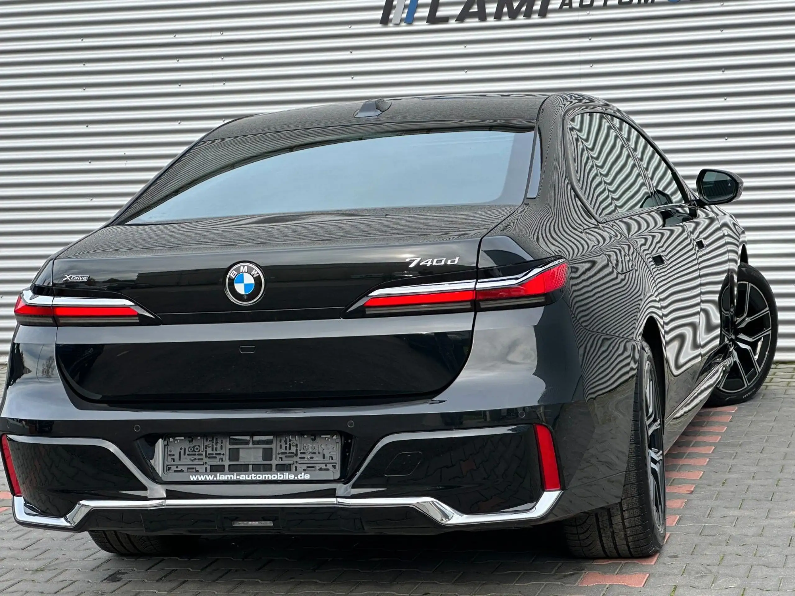 BMW - 740