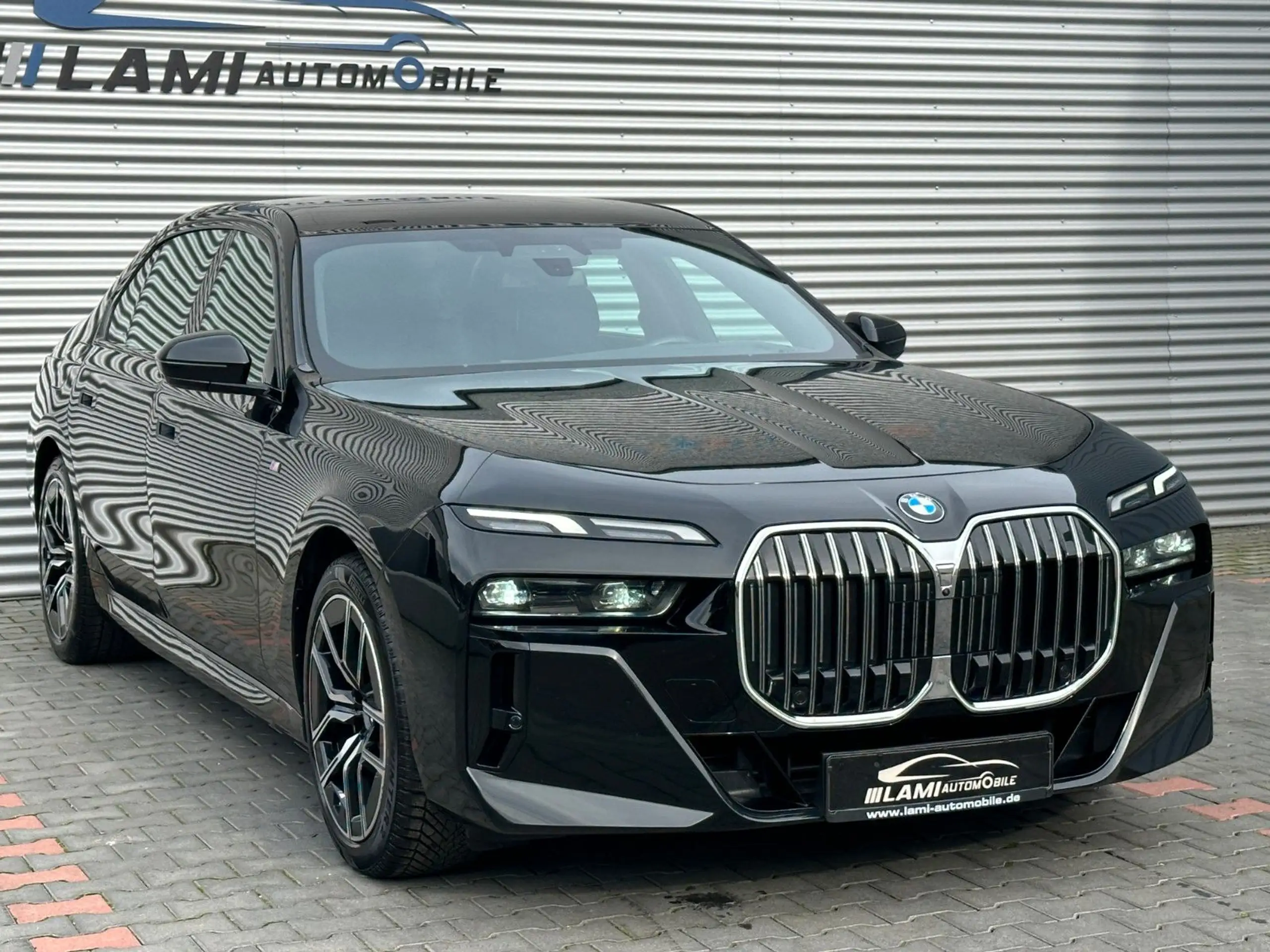 BMW - 740