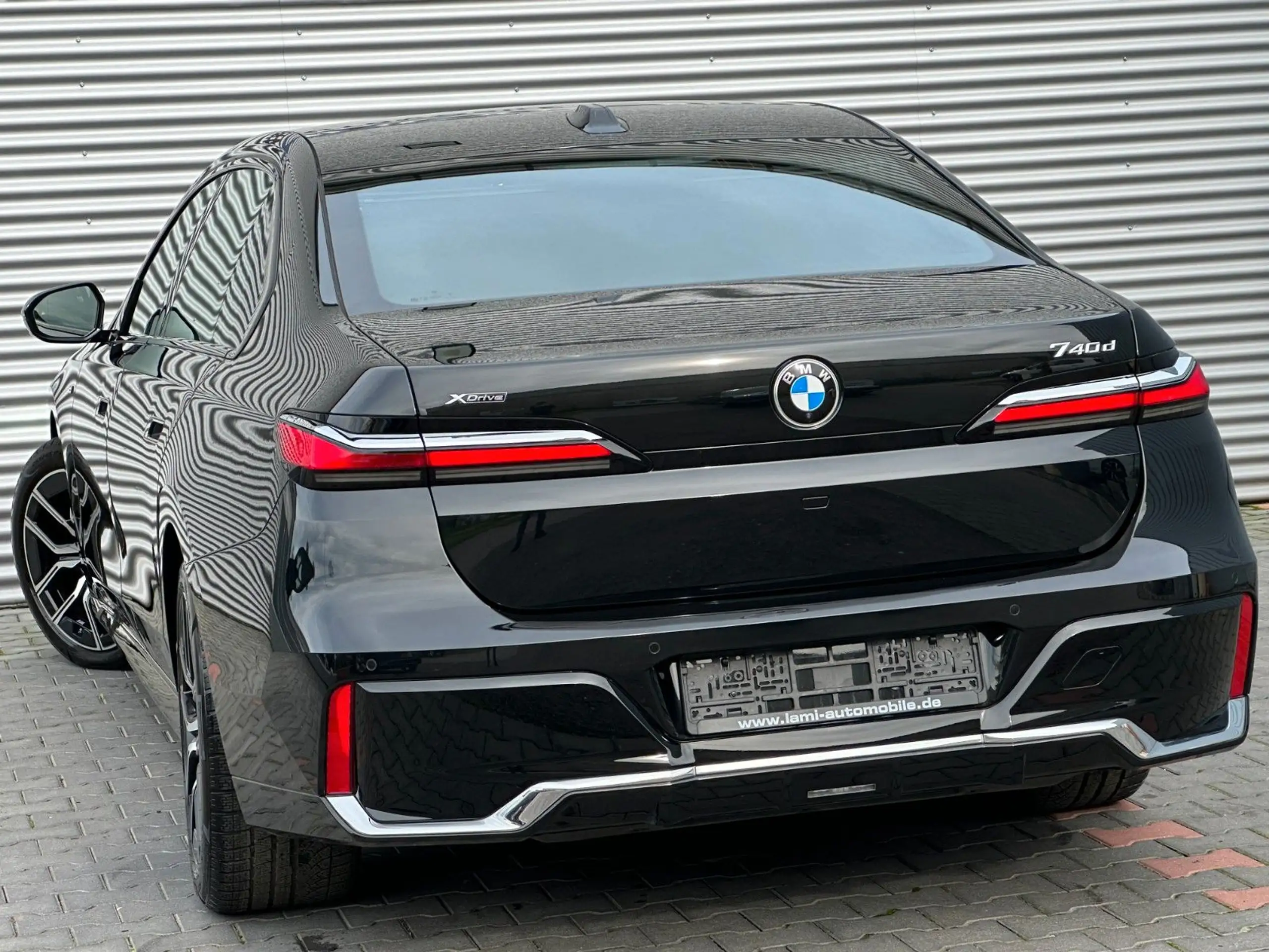 BMW - 740