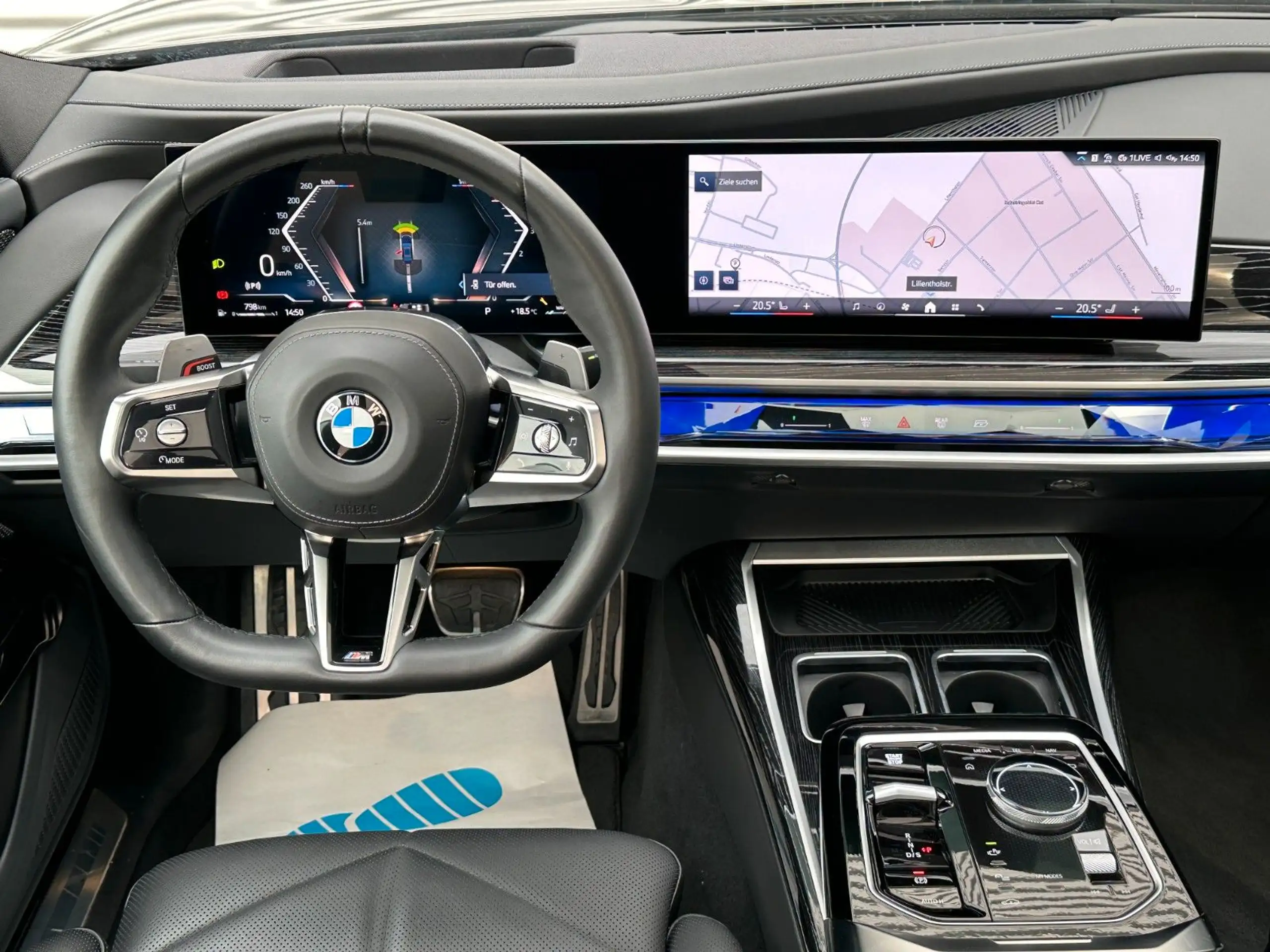 BMW - 740