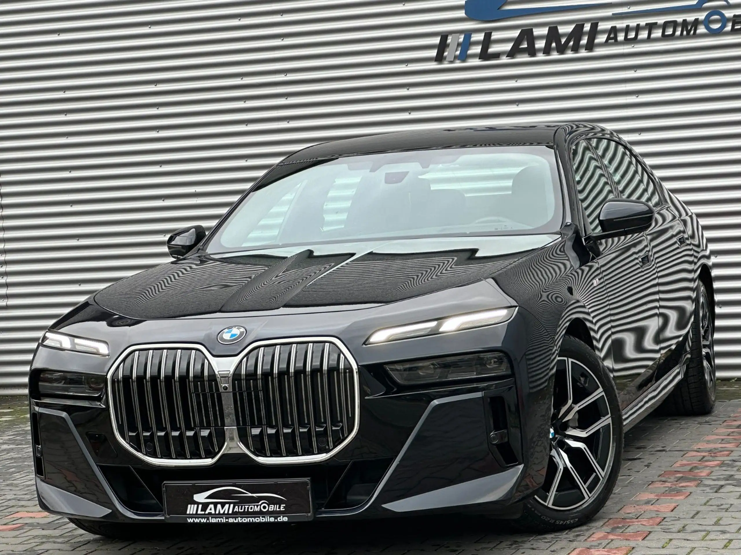 BMW - 740