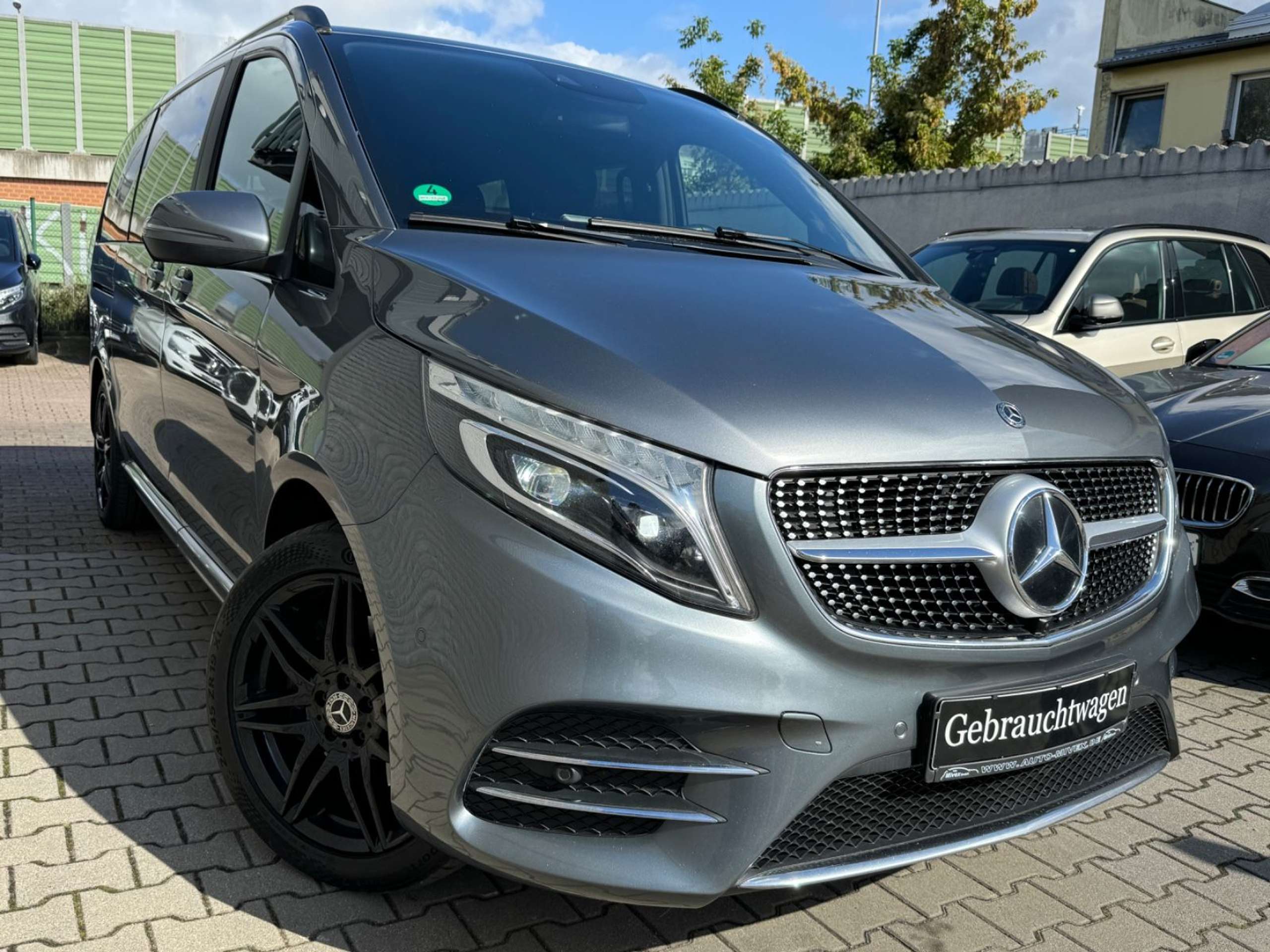 Mercedes-Benz - V 300