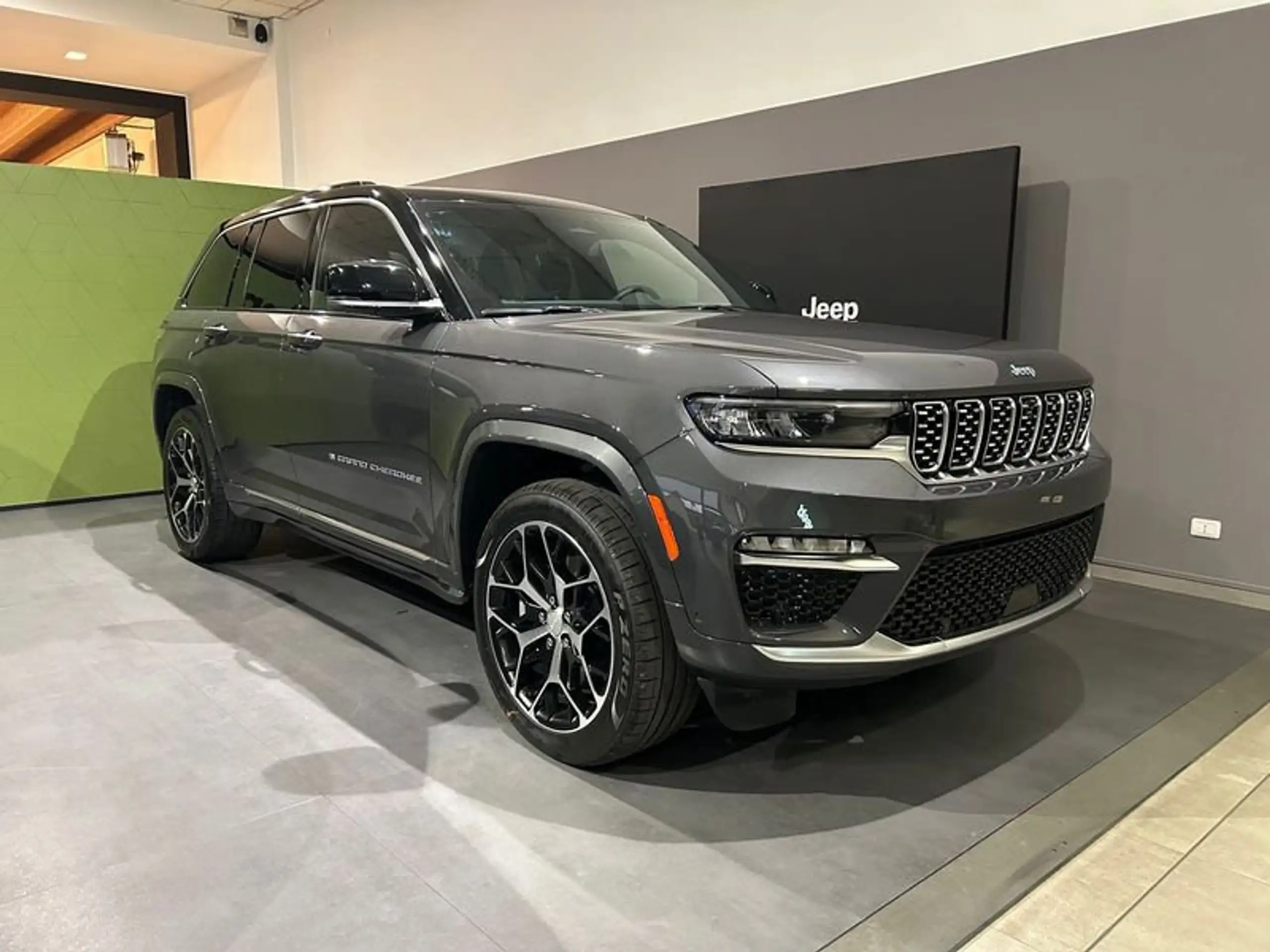 Jeep - Grand Cherokee