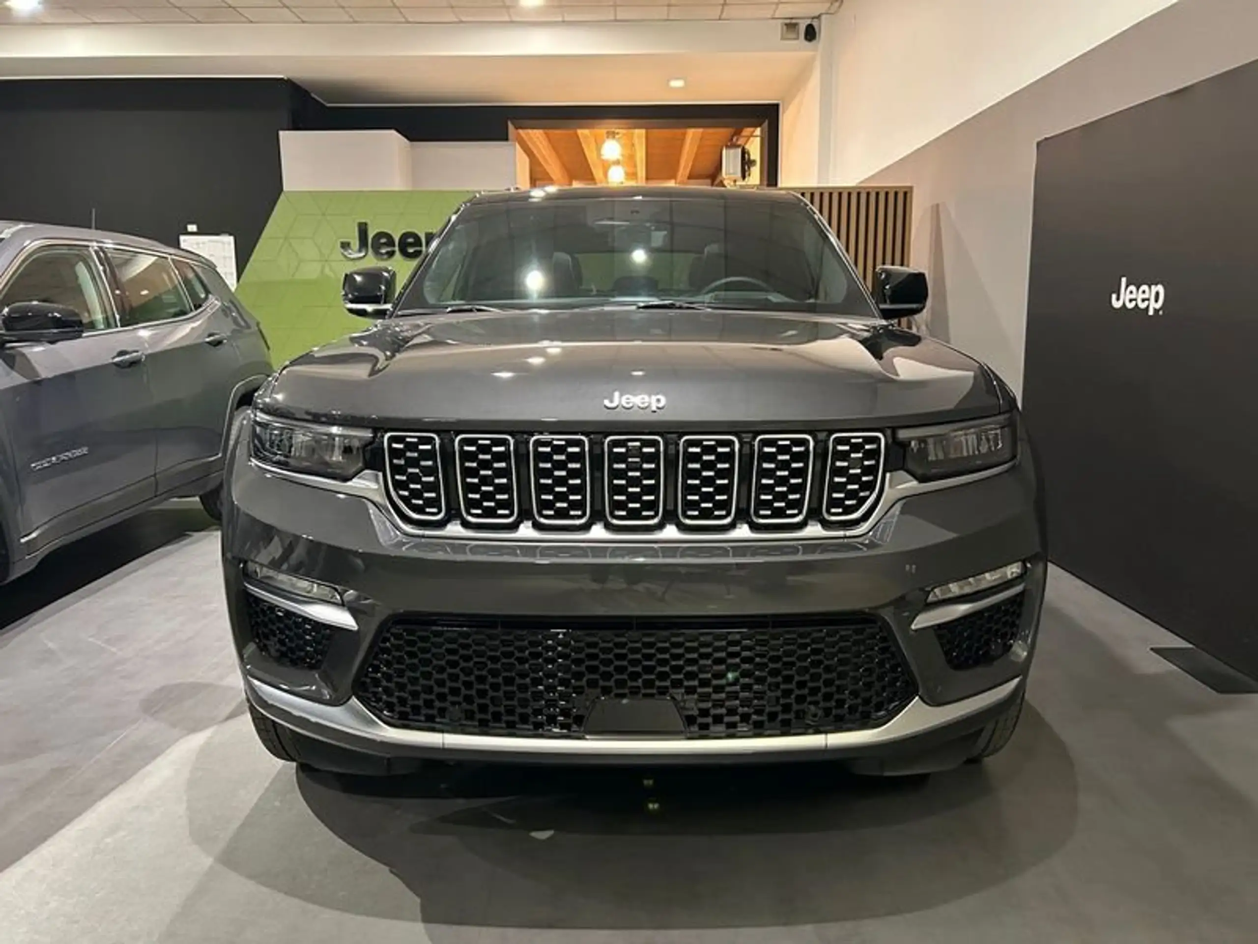 Jeep - Grand Cherokee