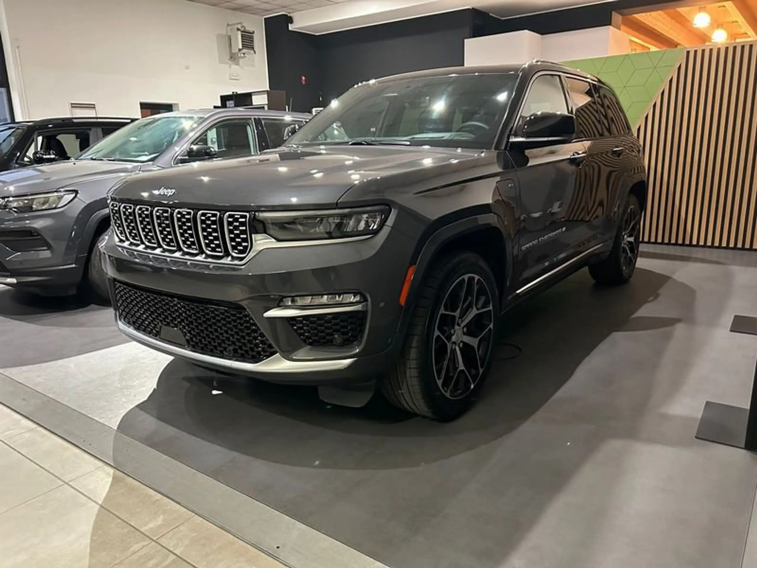 Jeep - Grand Cherokee