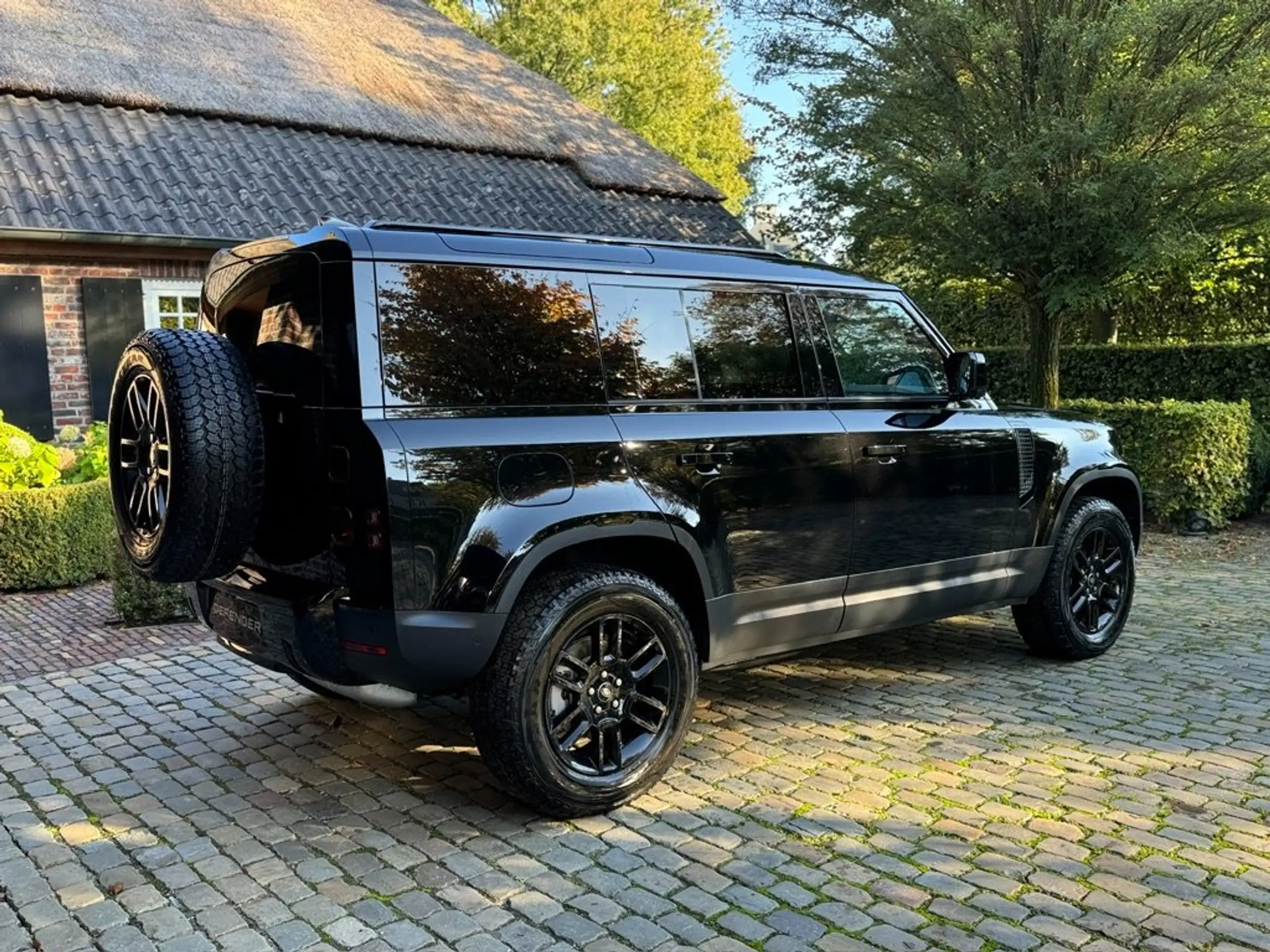 Land Rover - Defender