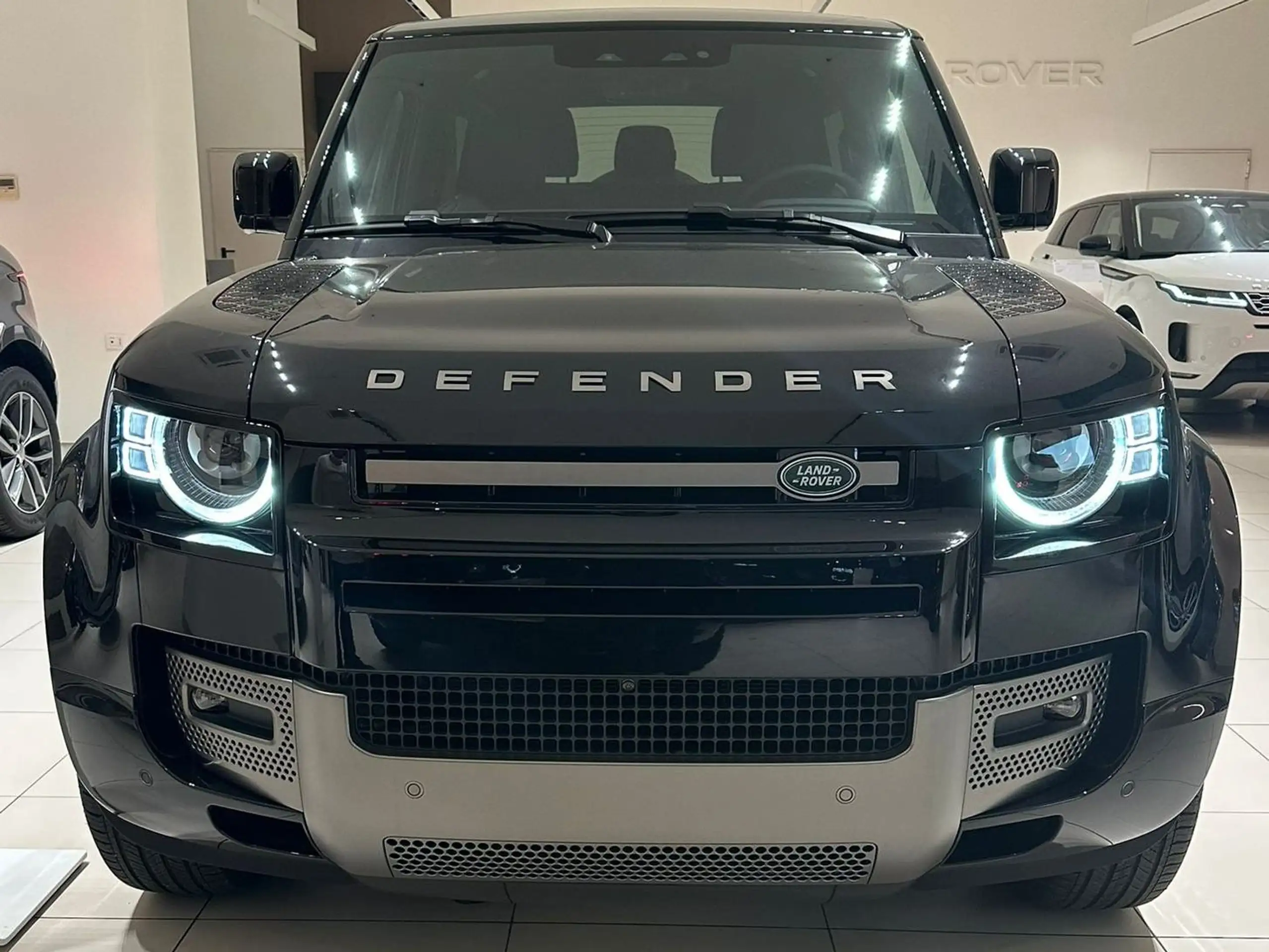 Land Rover Defender 2024