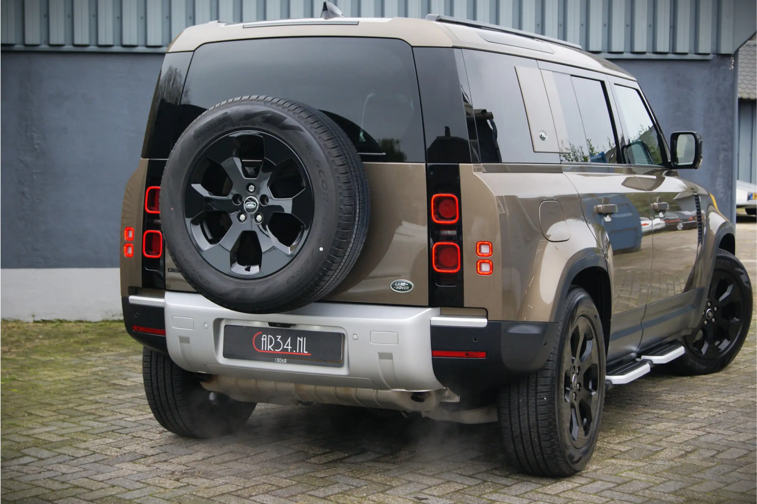 Land Rover - Defender