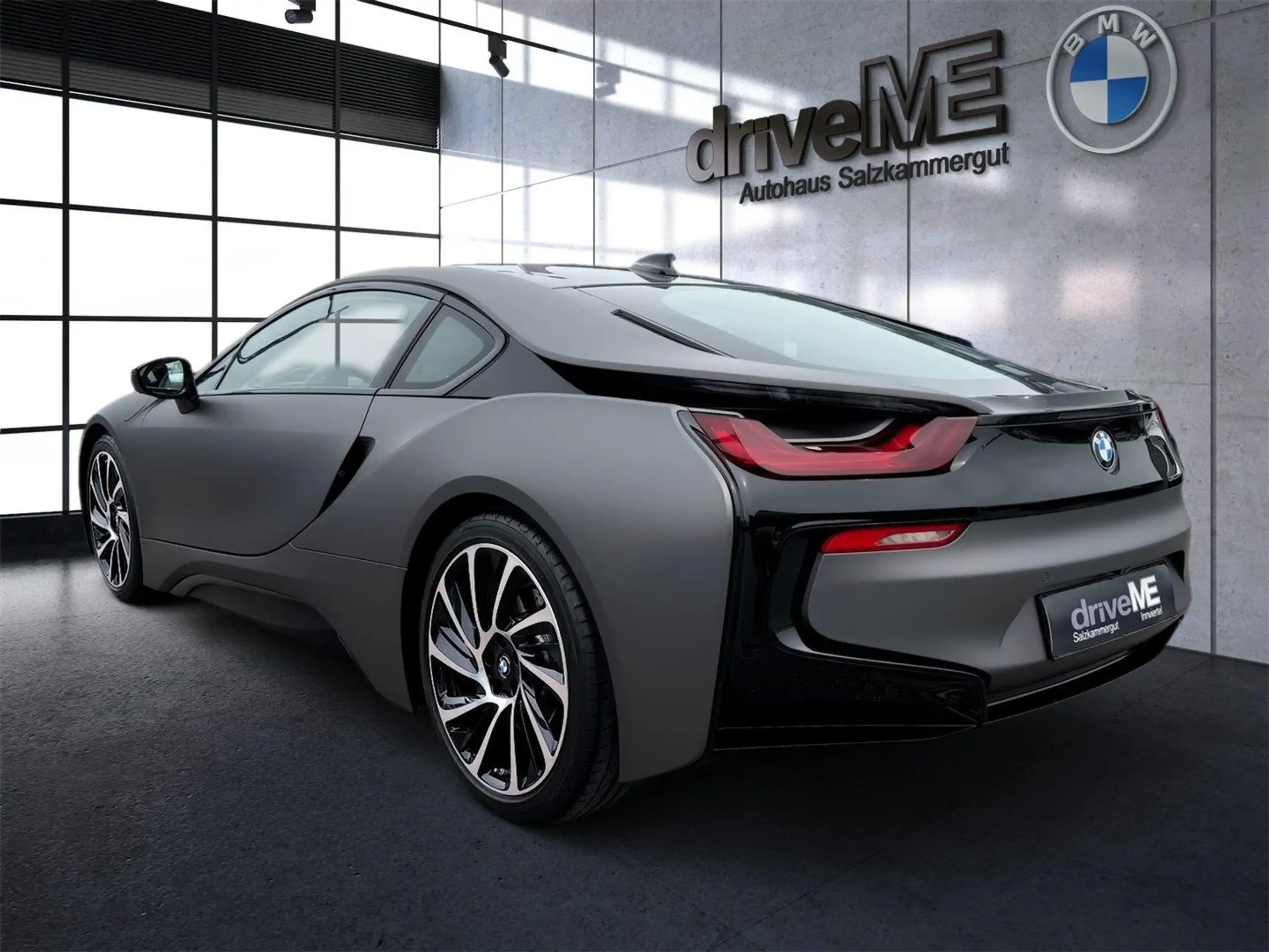 BMW - i8