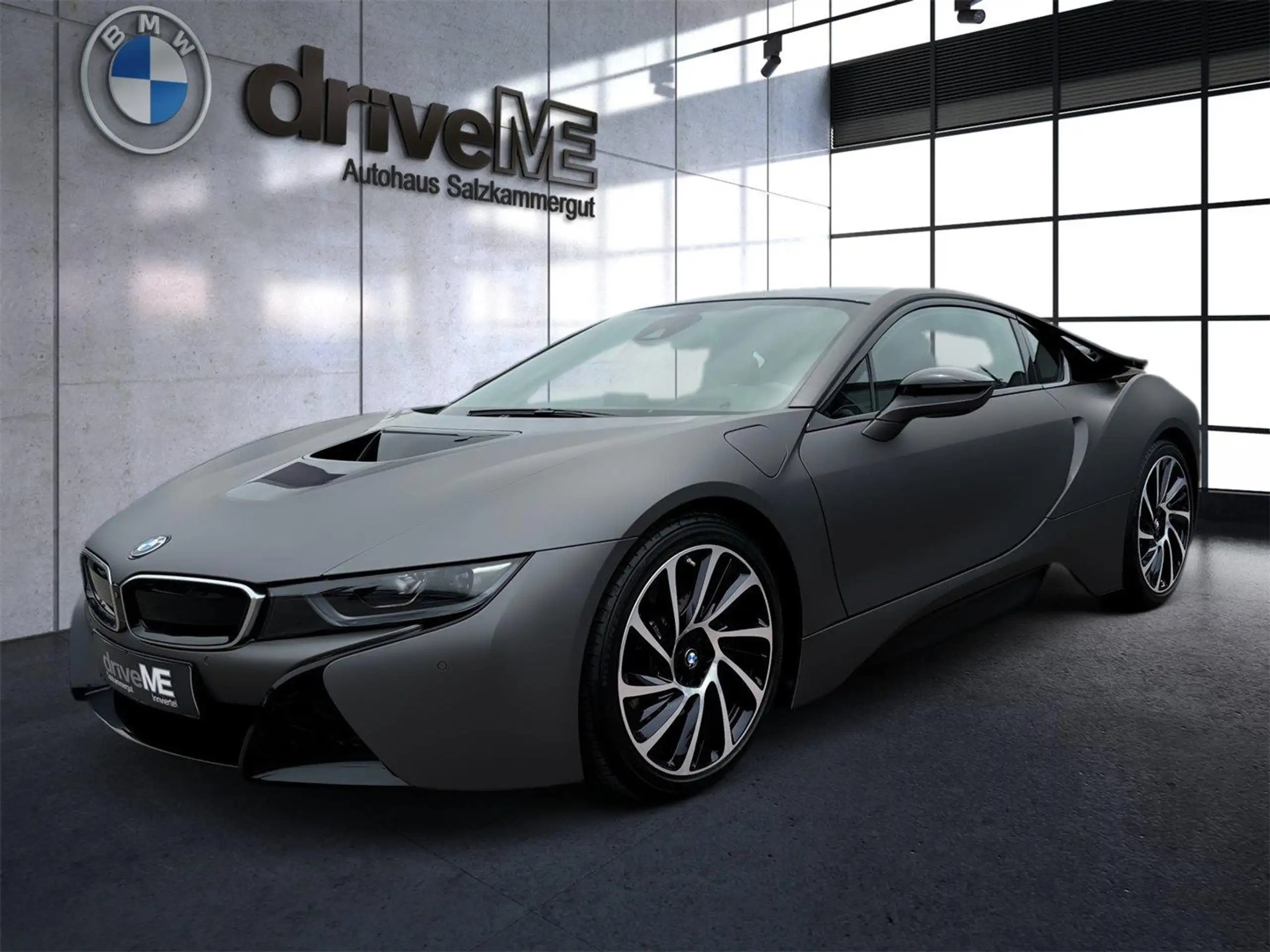 BMW - i8