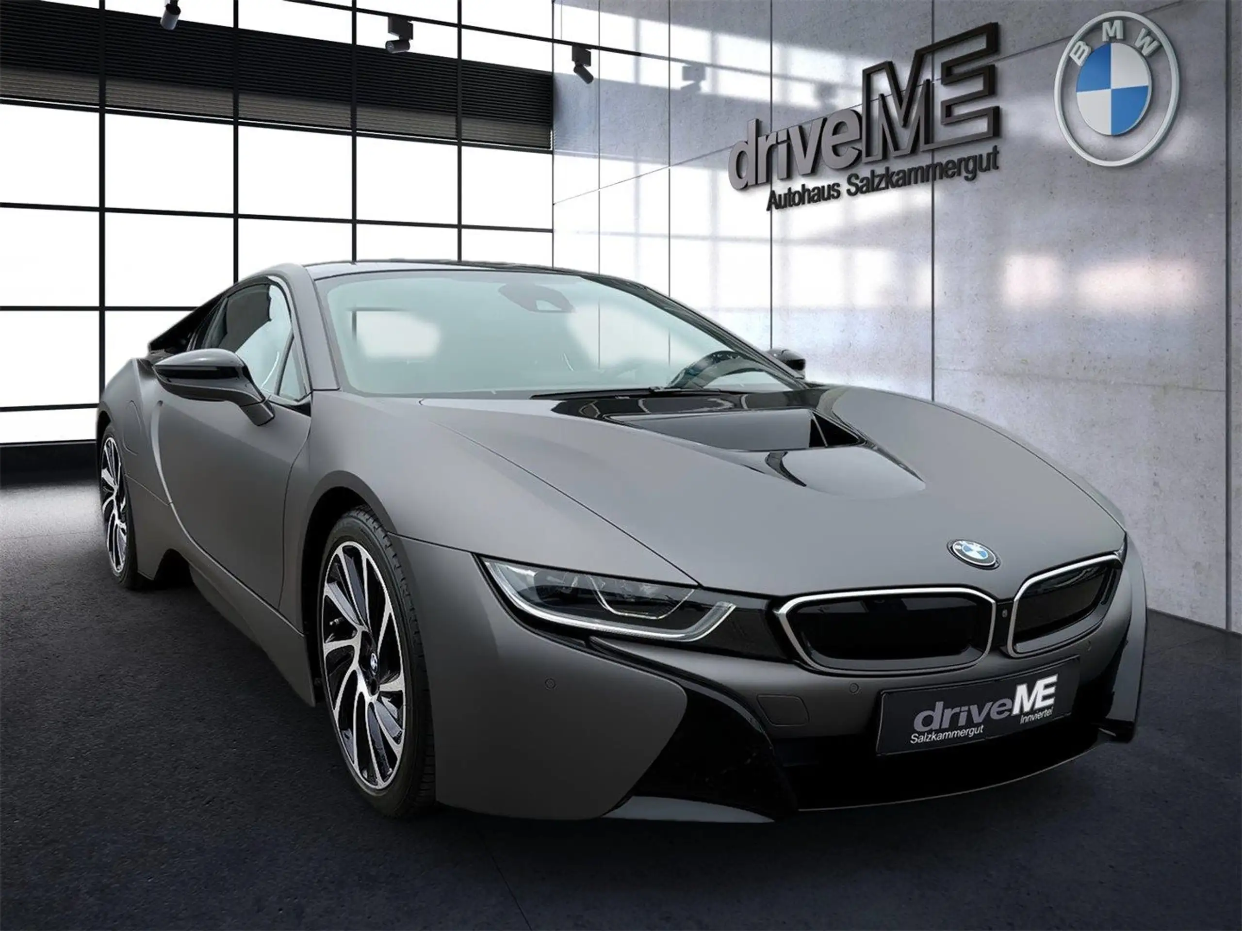 BMW - i8