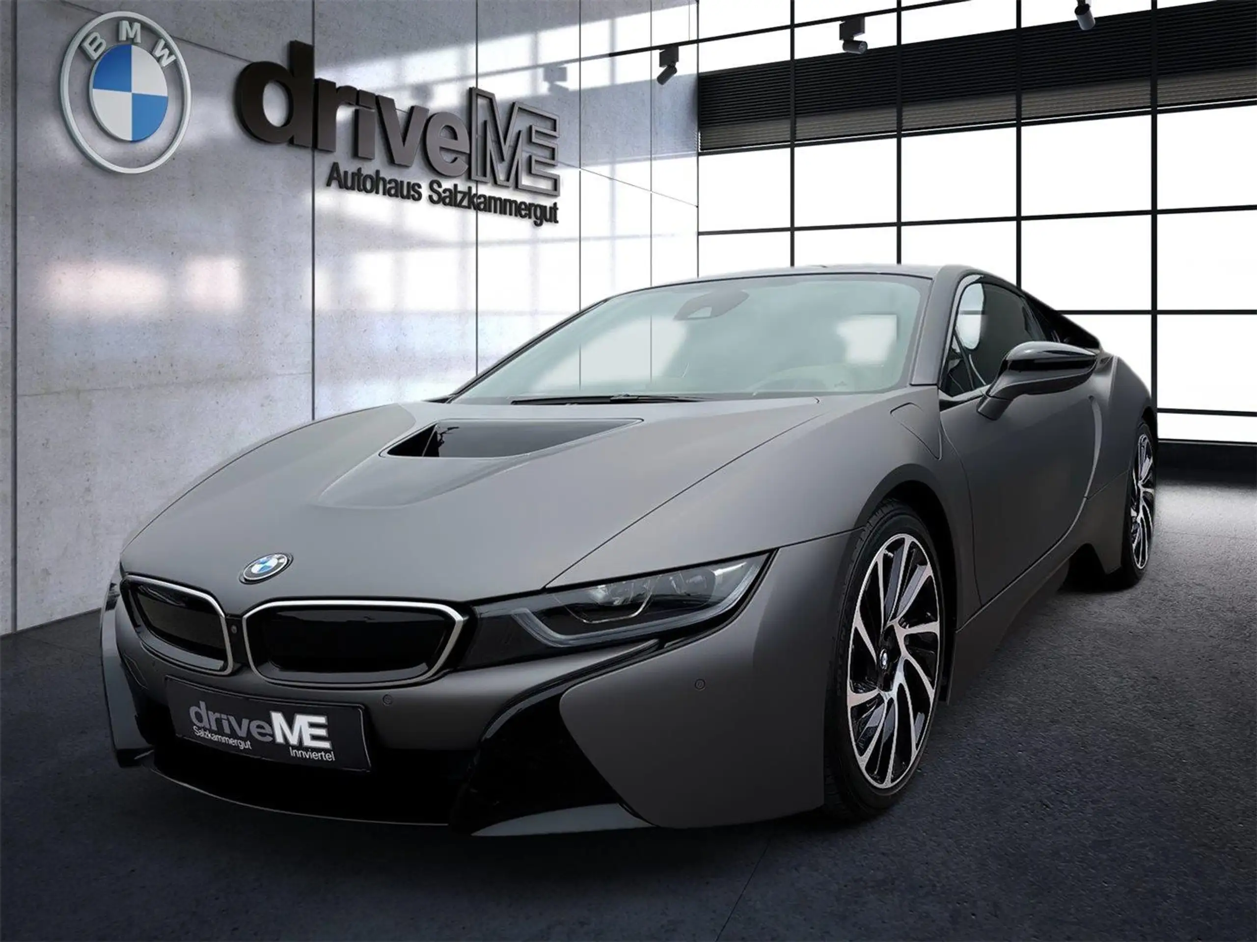 BMW - i8