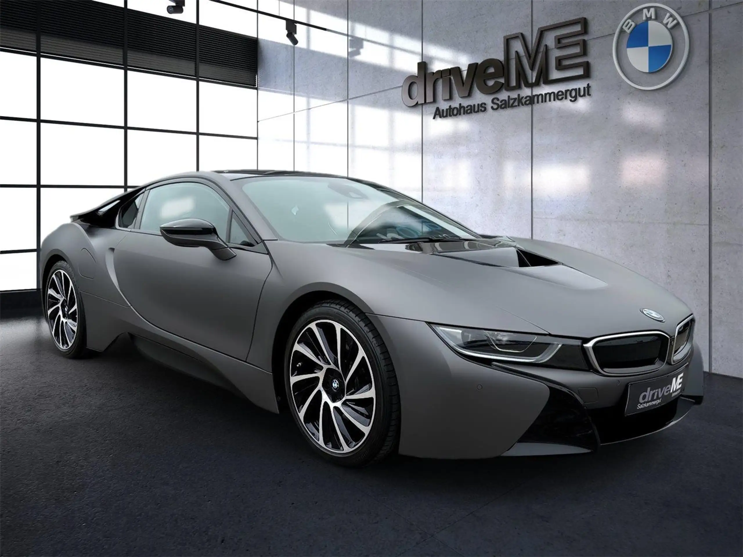 BMW - i8