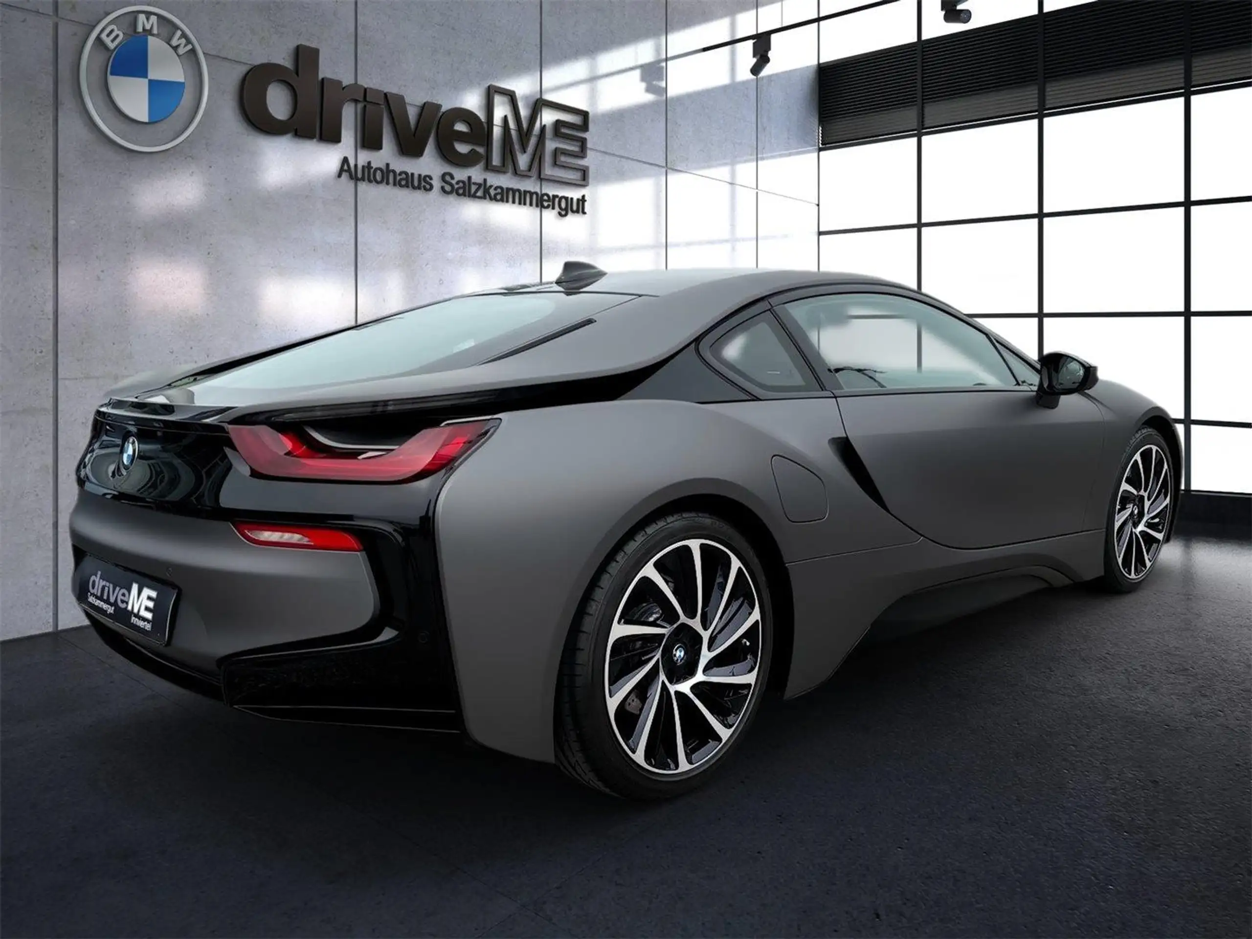 BMW - i8